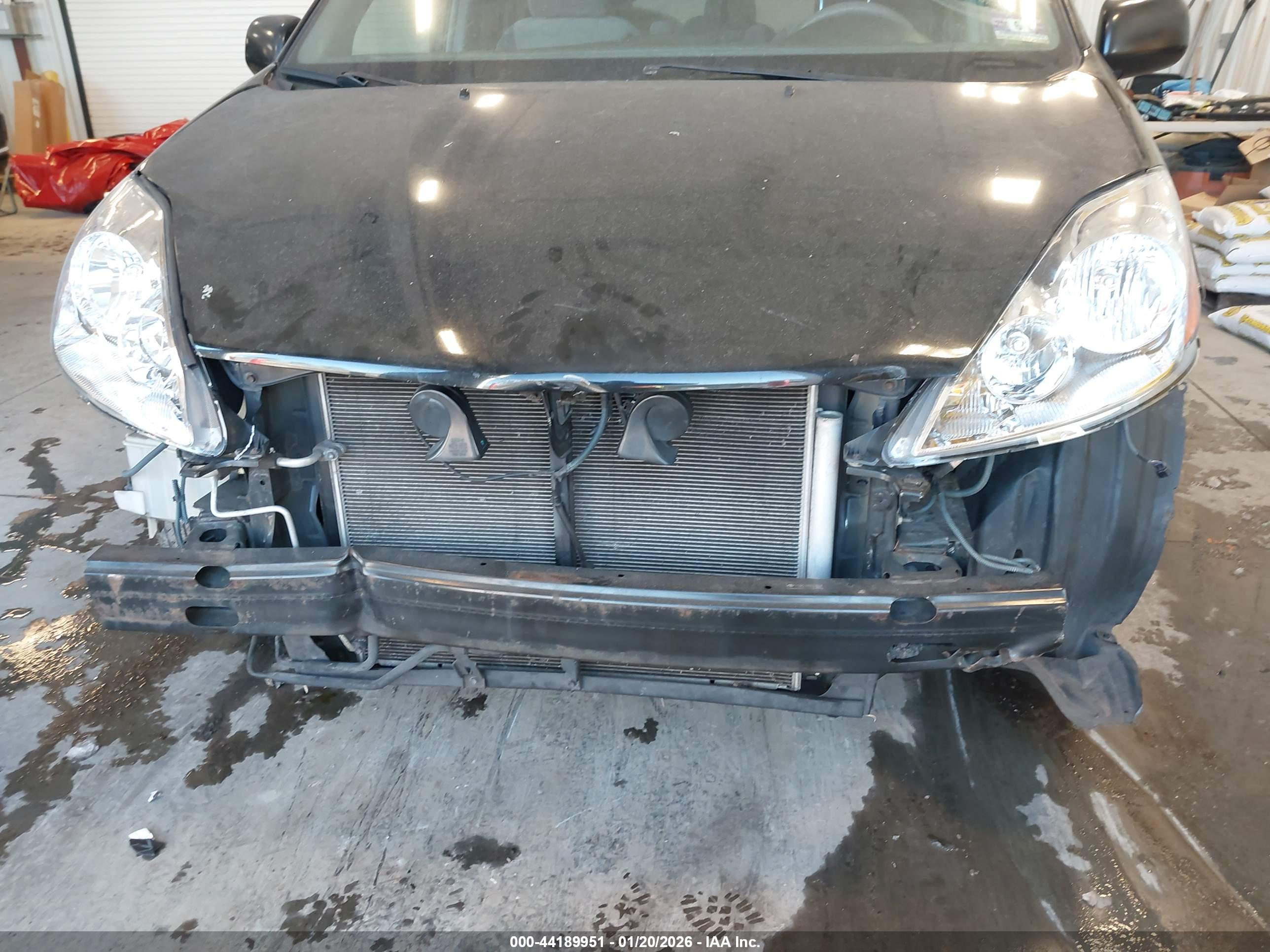 TOYOTA SIENNA image 6