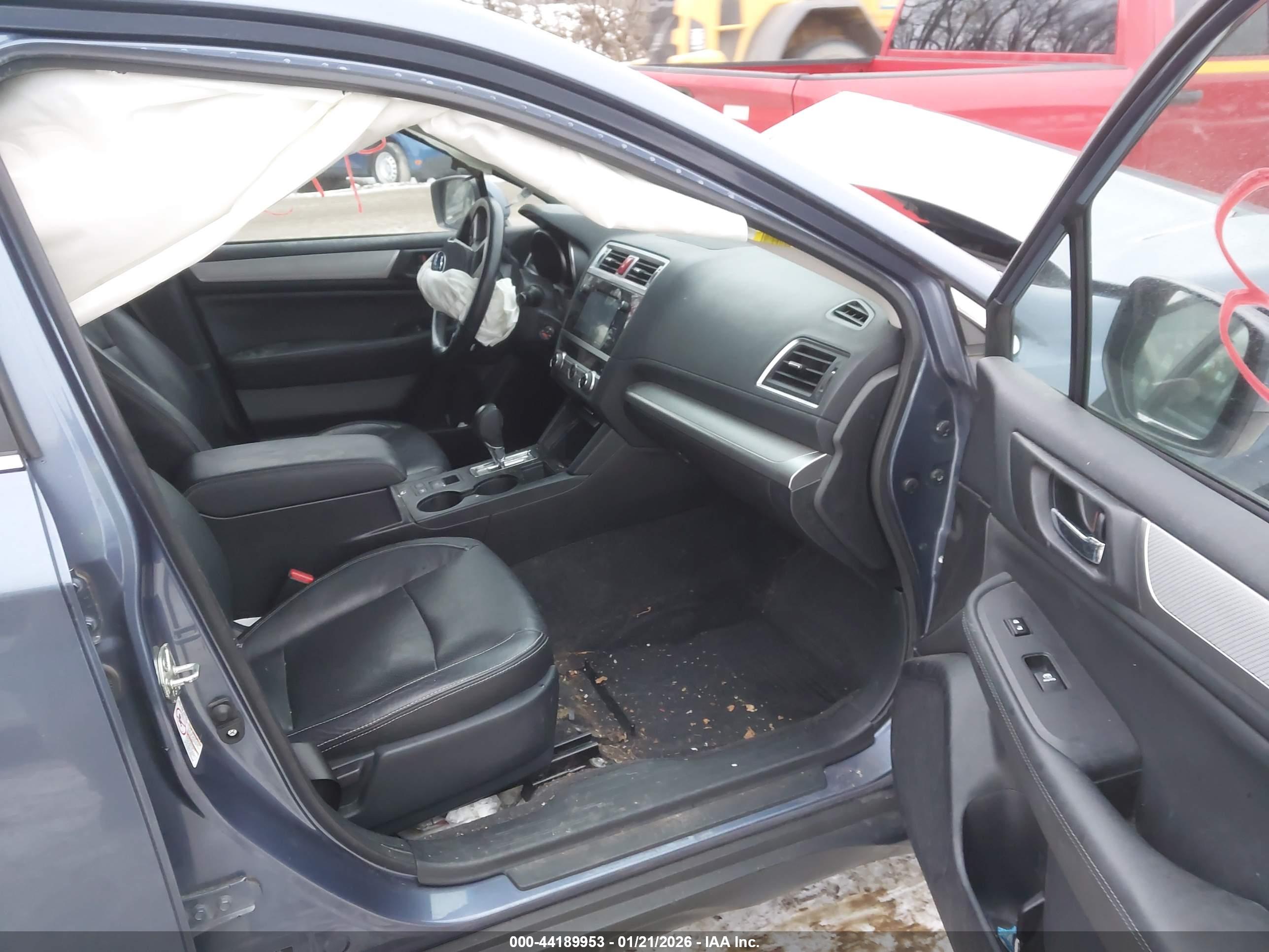 SUBARU OUTBACK image 5