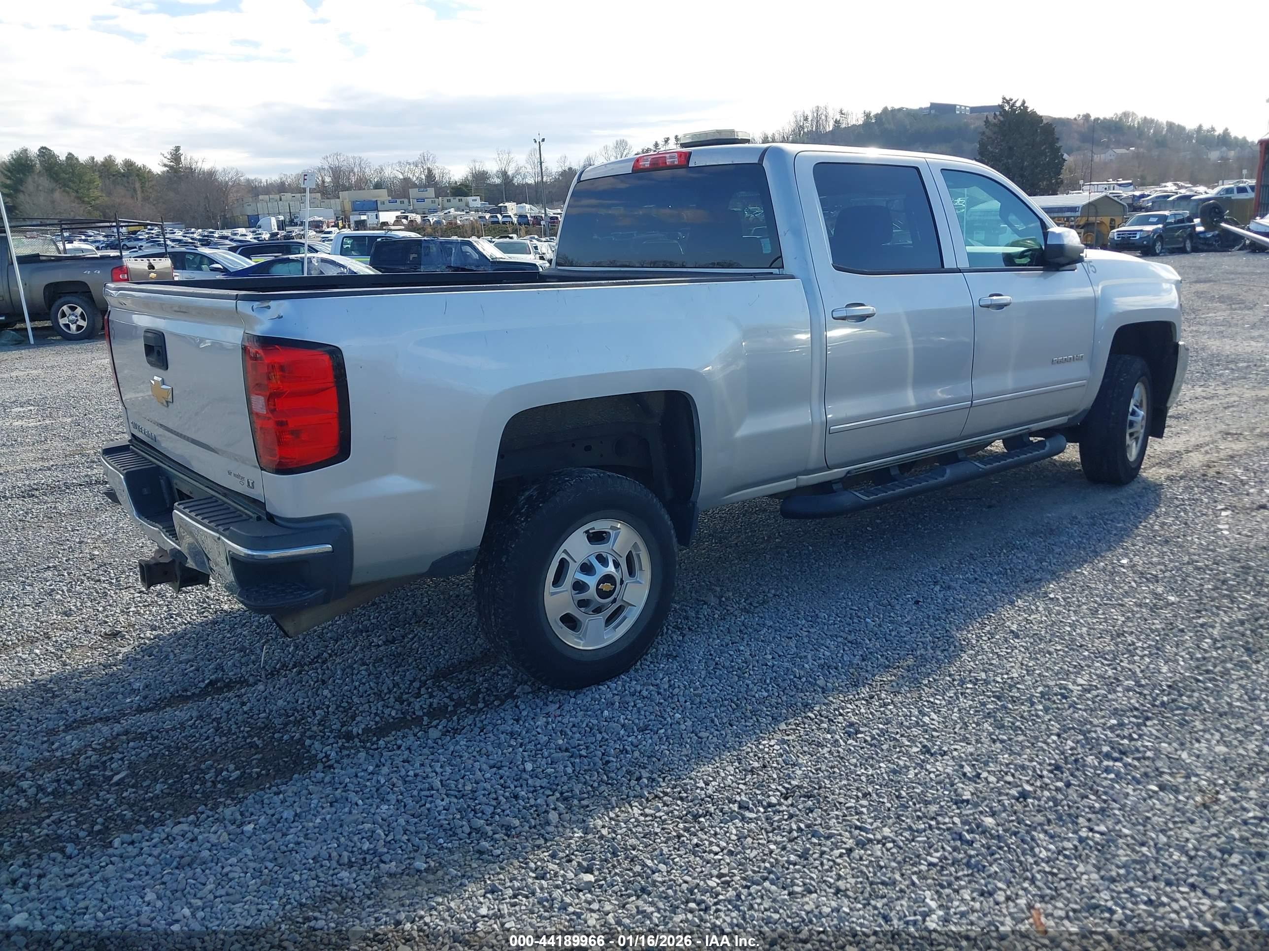 CHEVROLET SILVERADO image 4
