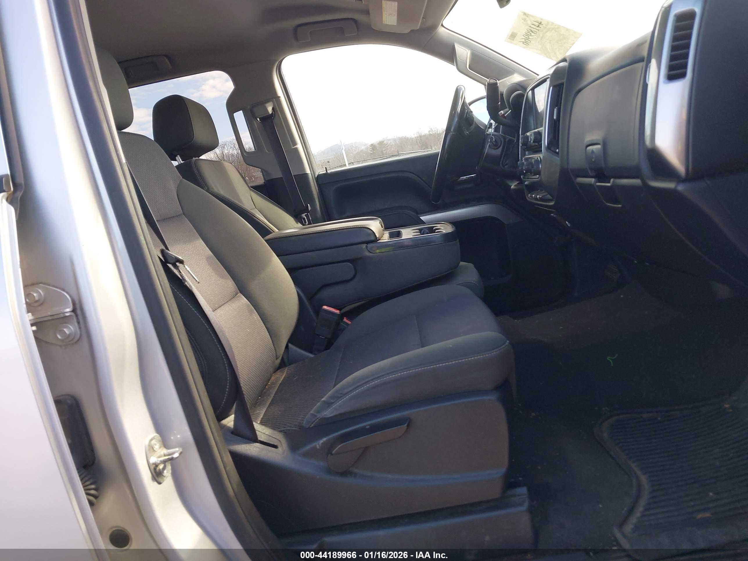 CHEVROLET SILVERADO image 5