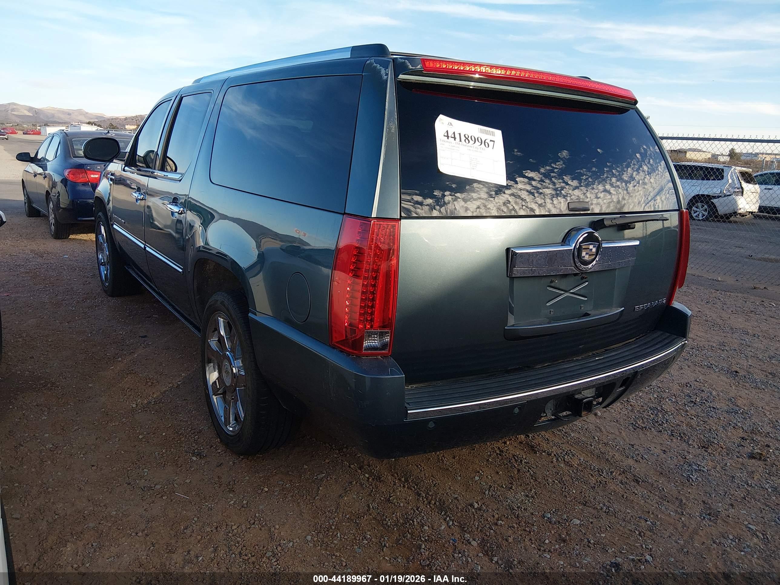 CADILLAC ESCALADE image 3