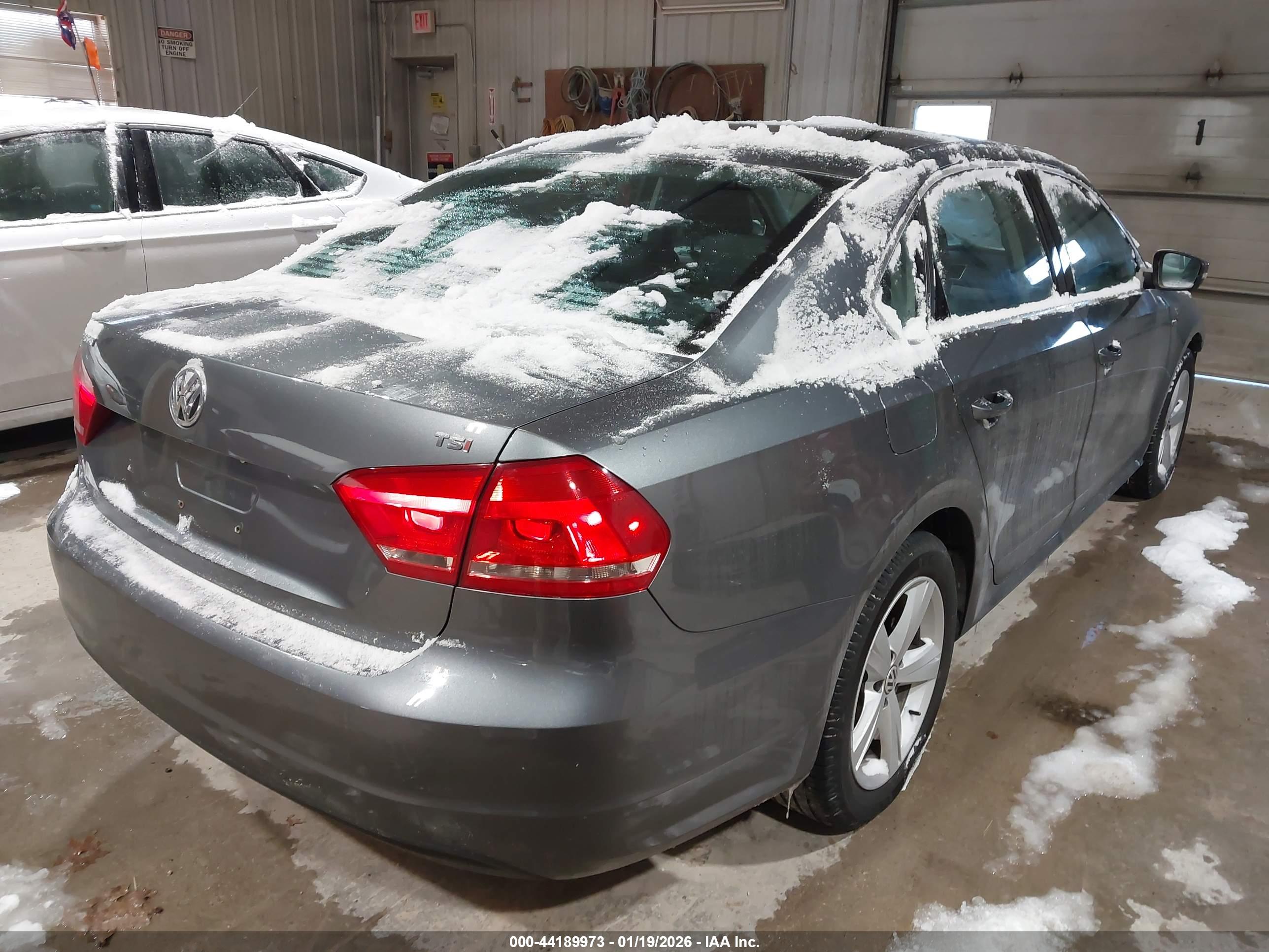 VOLKSWAGEN PASSAT image 4