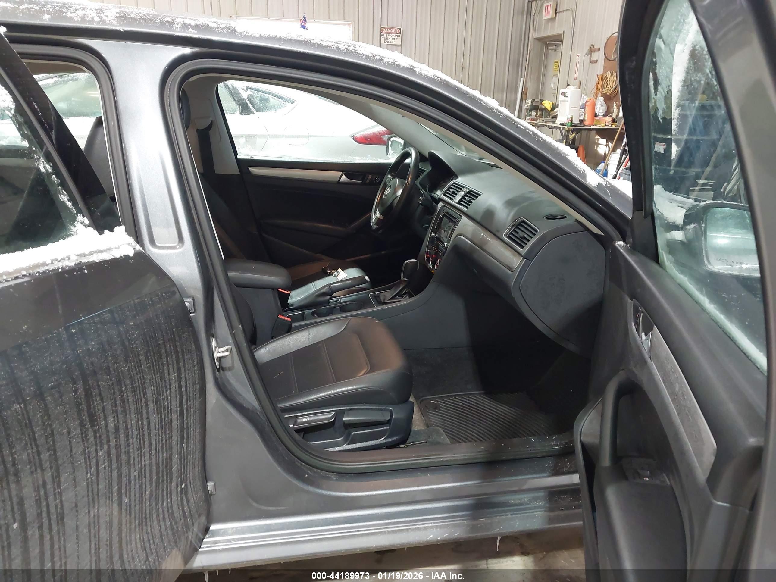 VOLKSWAGEN PASSAT image 5