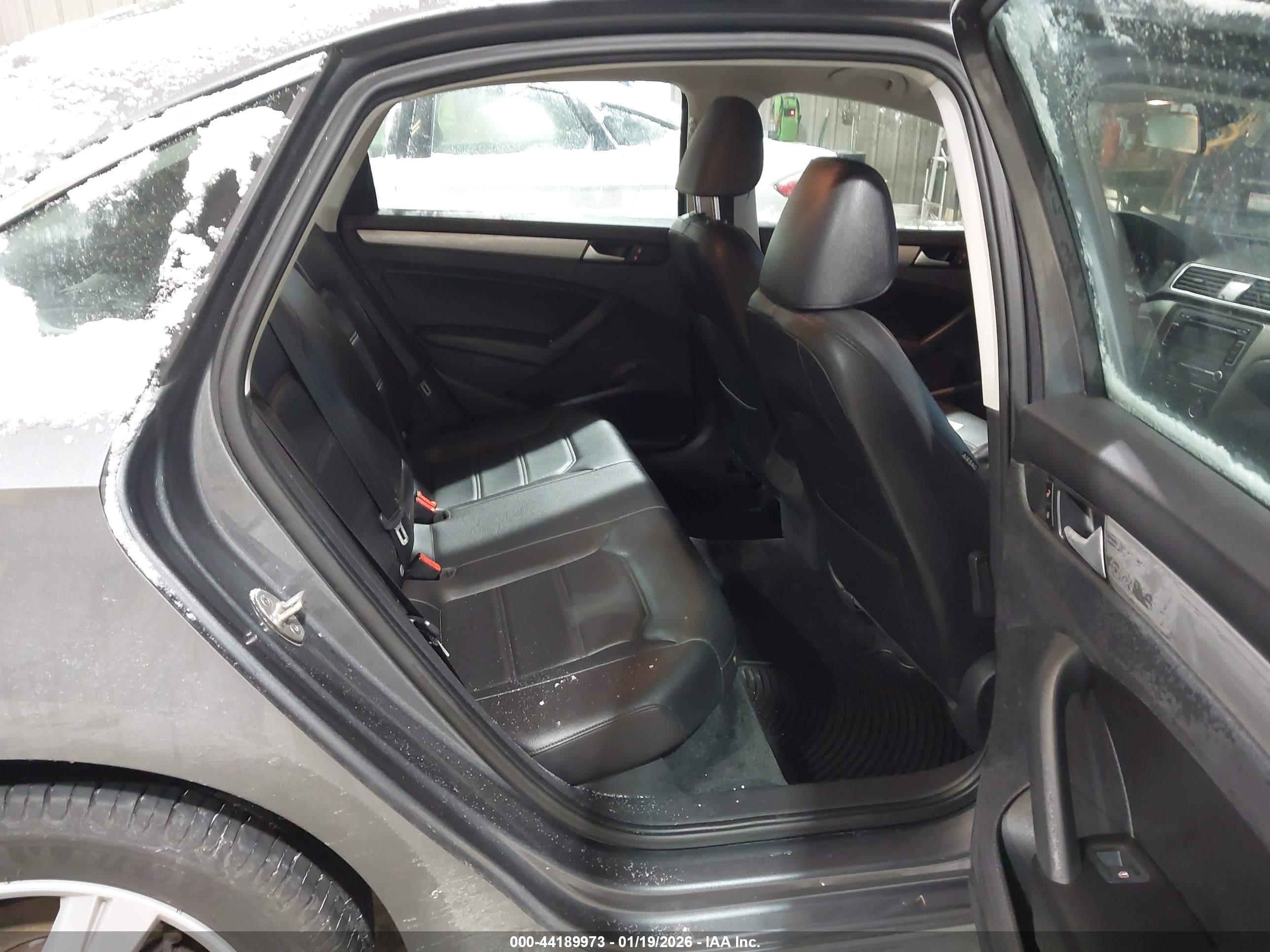 VOLKSWAGEN PASSAT image 8