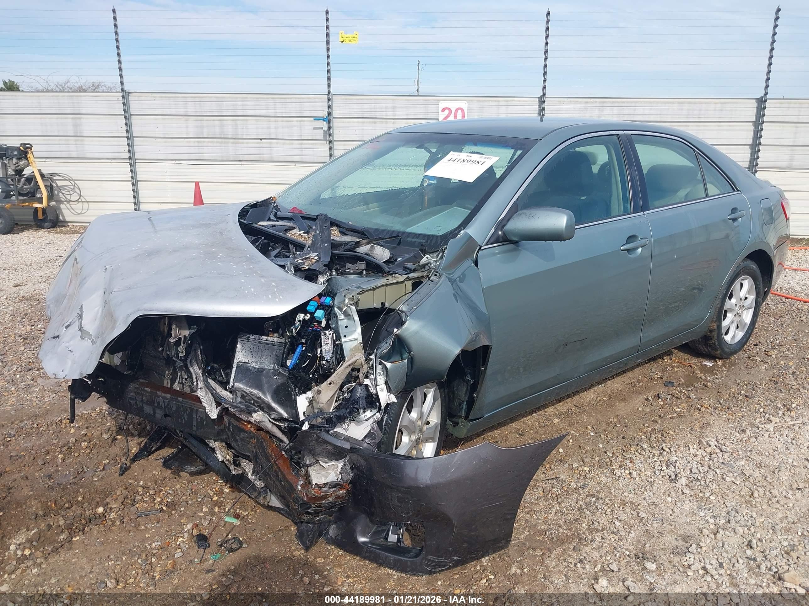 TOYOTA CAMRY image 2