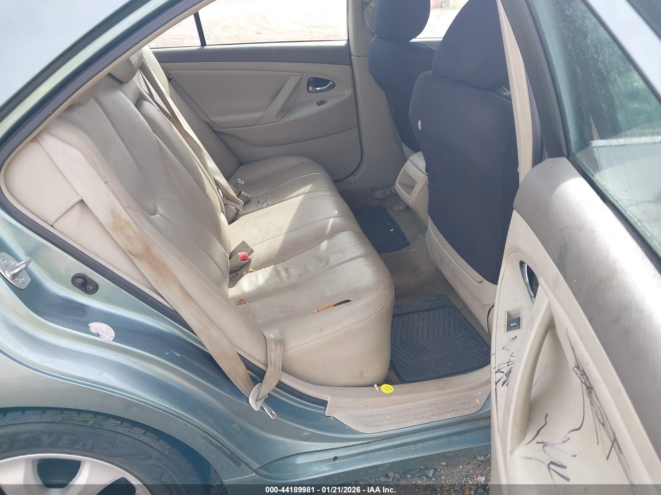 TOYOTA CAMRY image 8