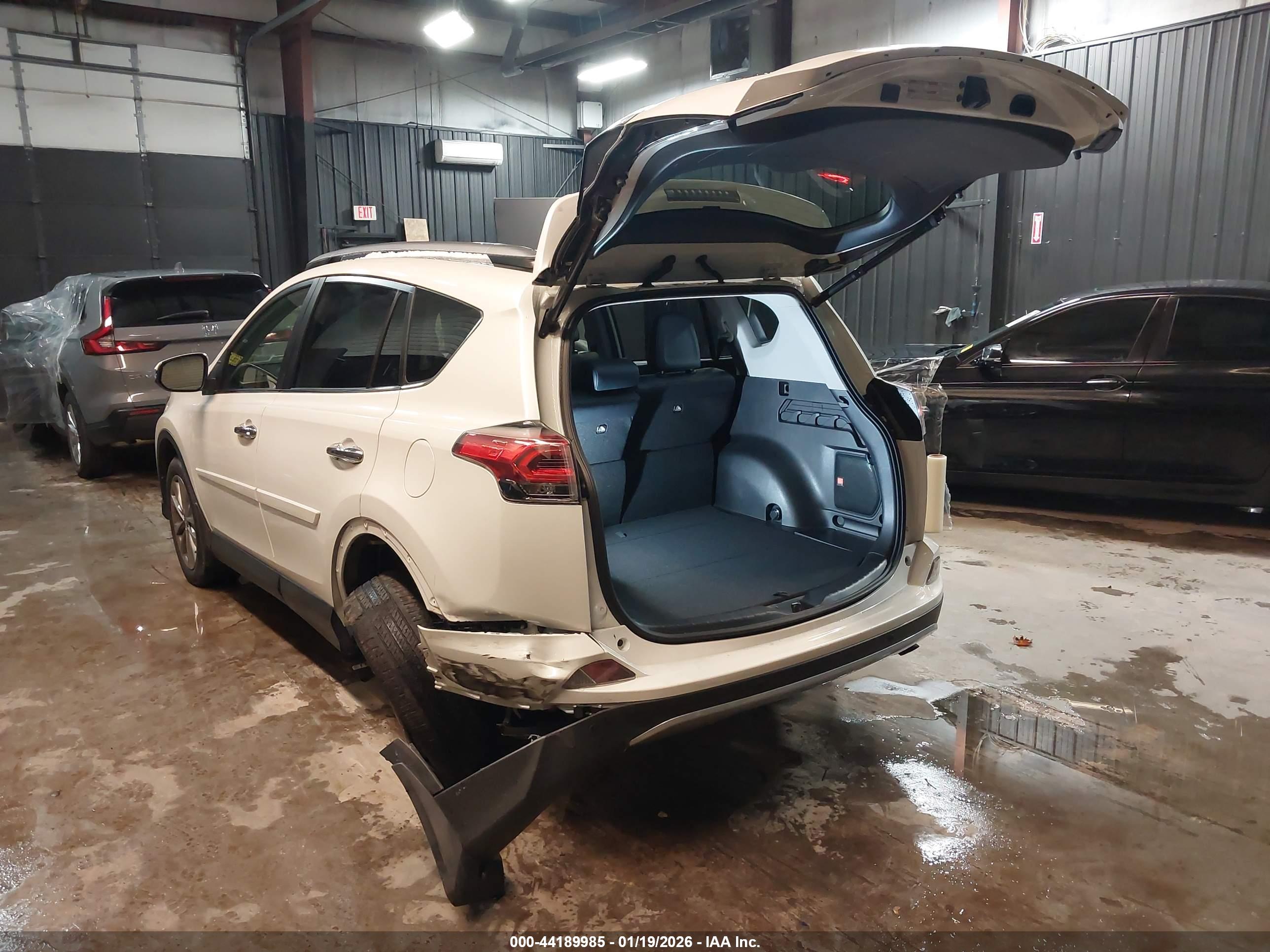 TOYOTA RAV4 image 3