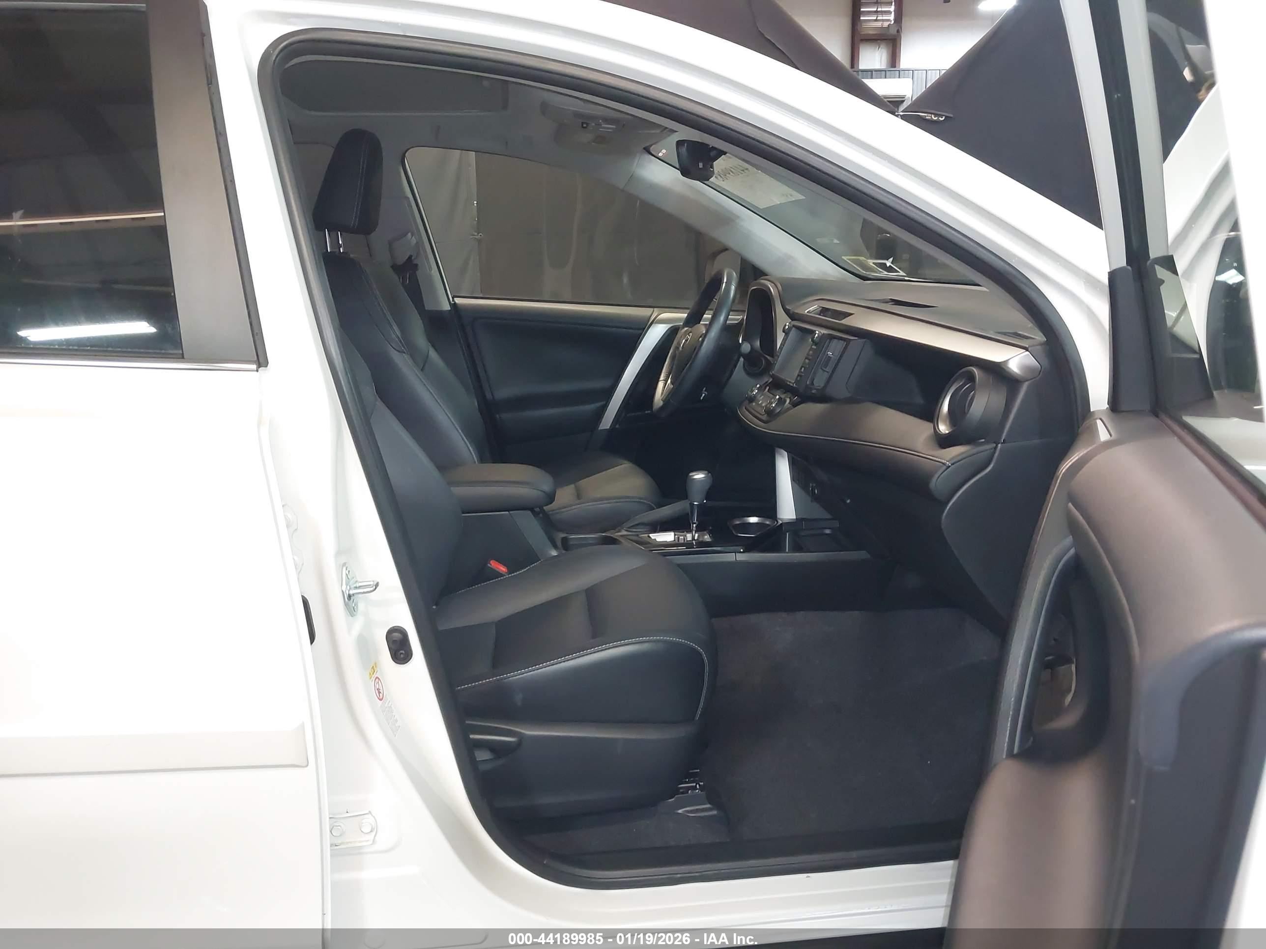 TOYOTA RAV4 image 5