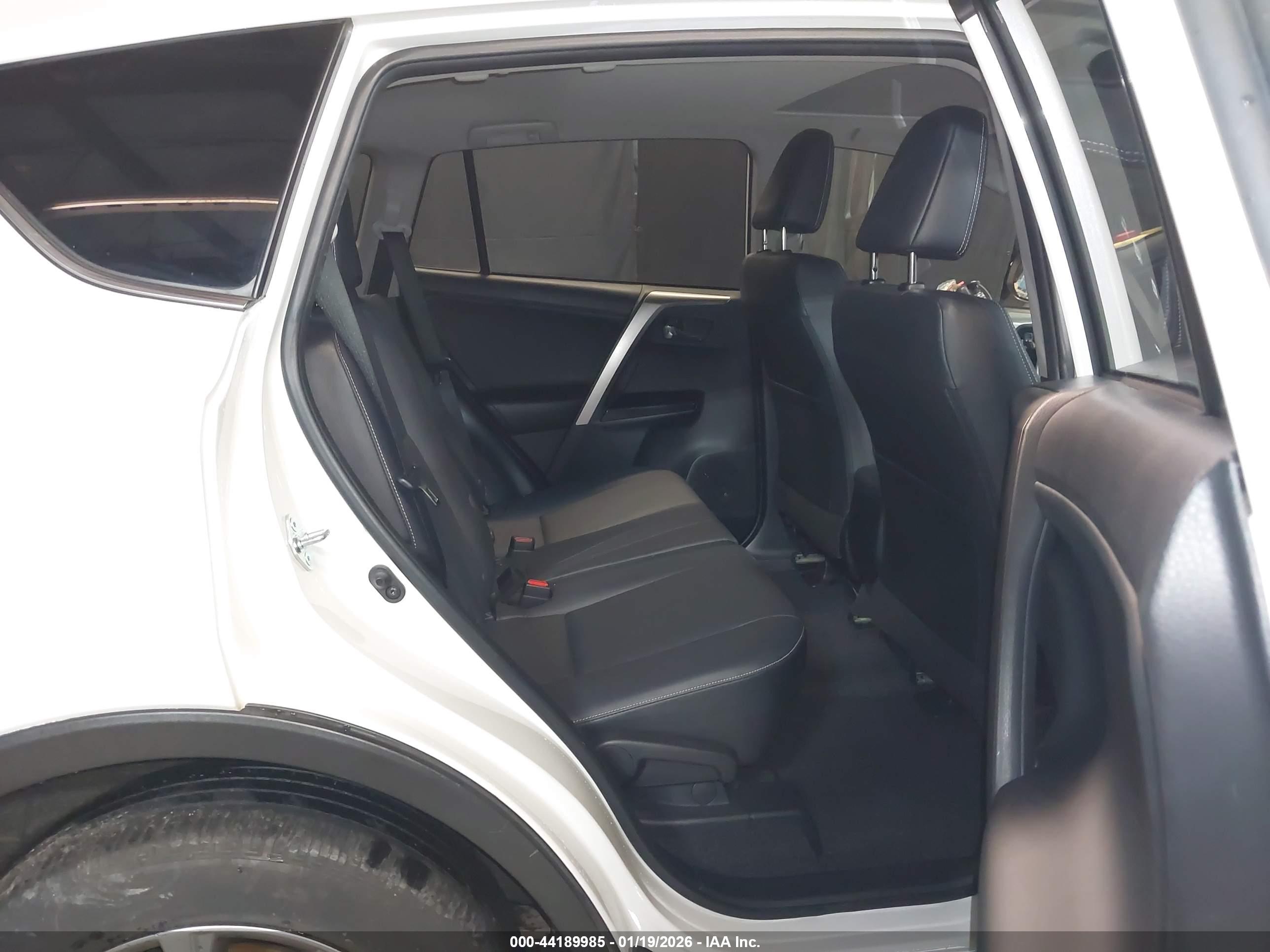 TOYOTA RAV4 image 8