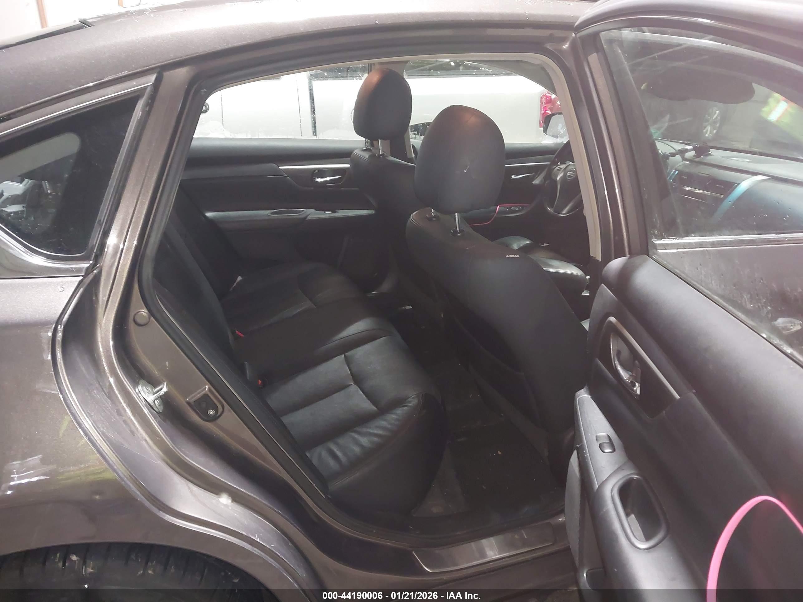NISSAN ALTIMA image 8