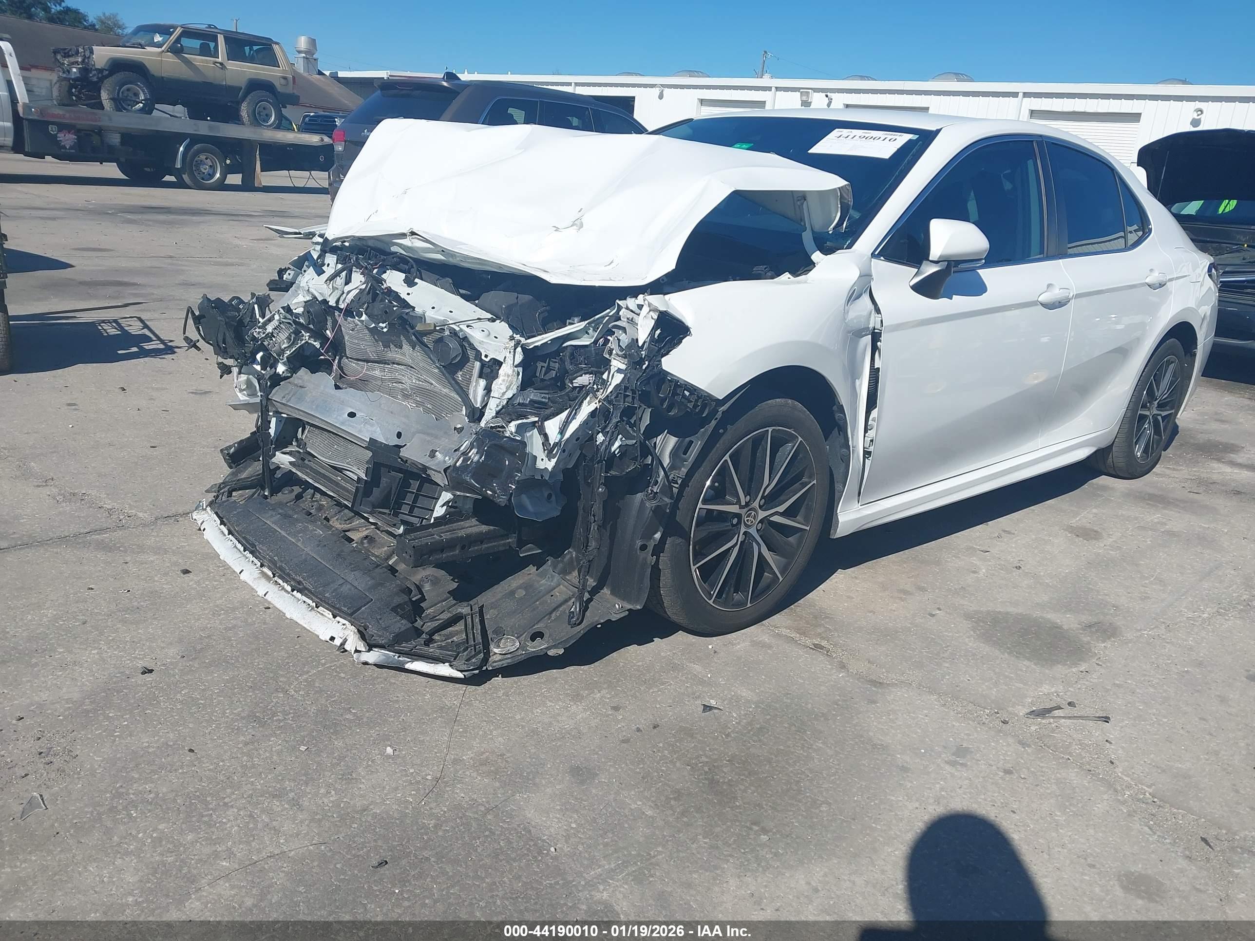 TOYOTA CAMRY image 2