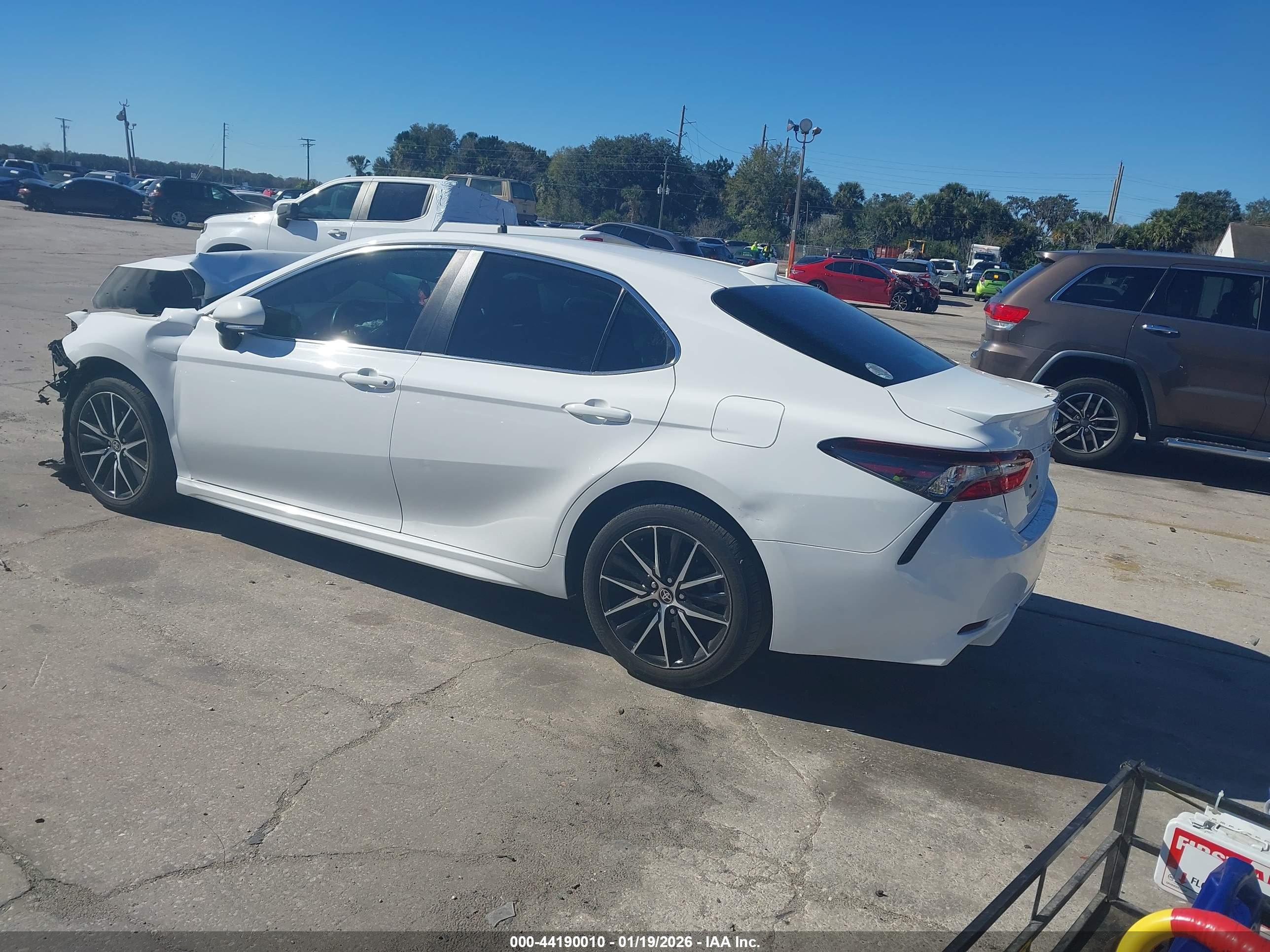 TOYOTA CAMRY image 3