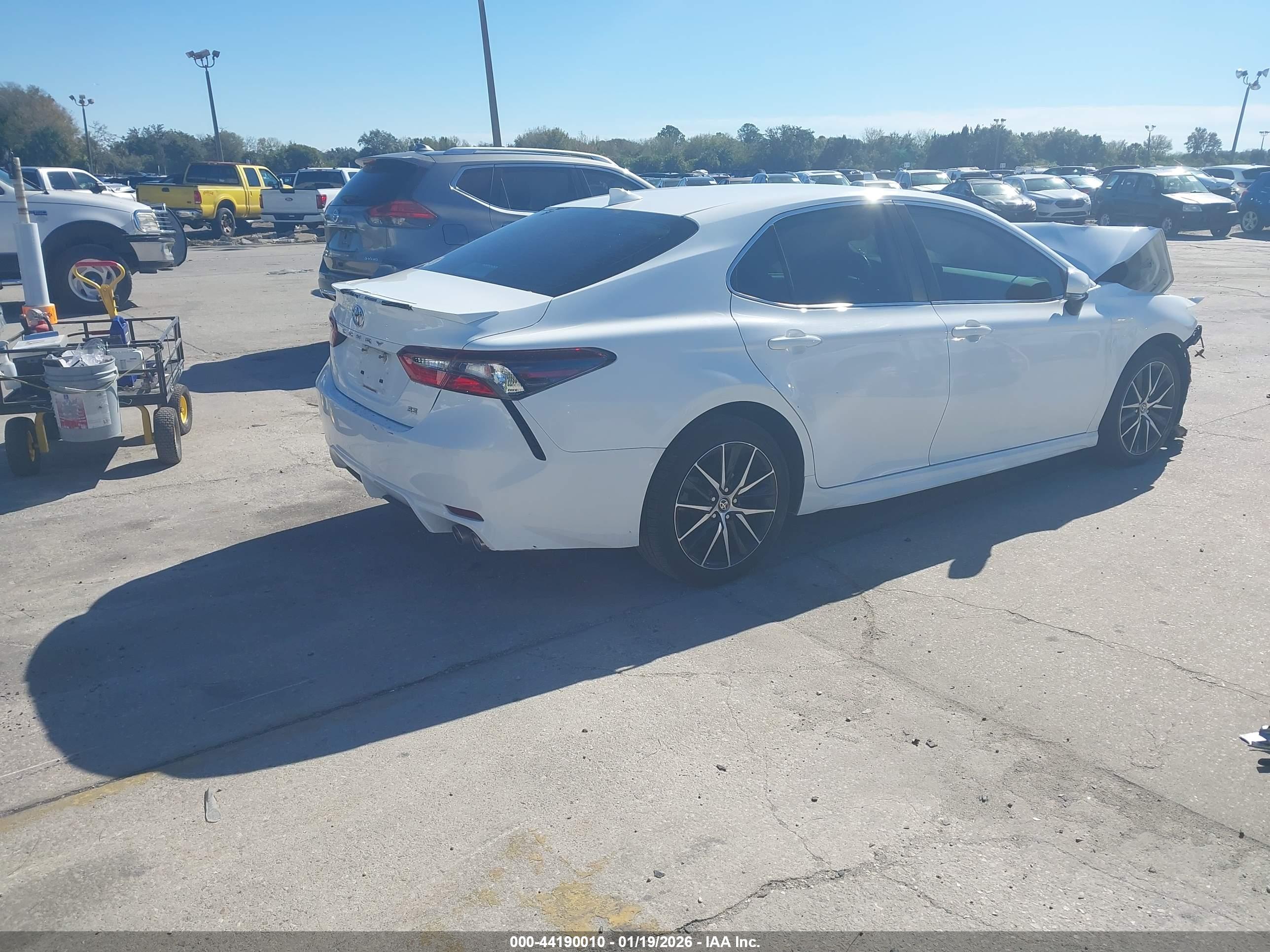 TOYOTA CAMRY image 4