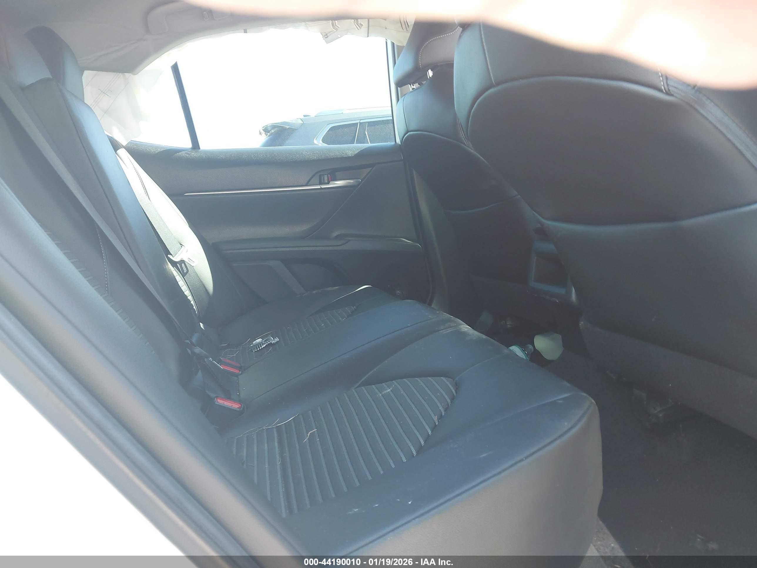 TOYOTA CAMRY image 8