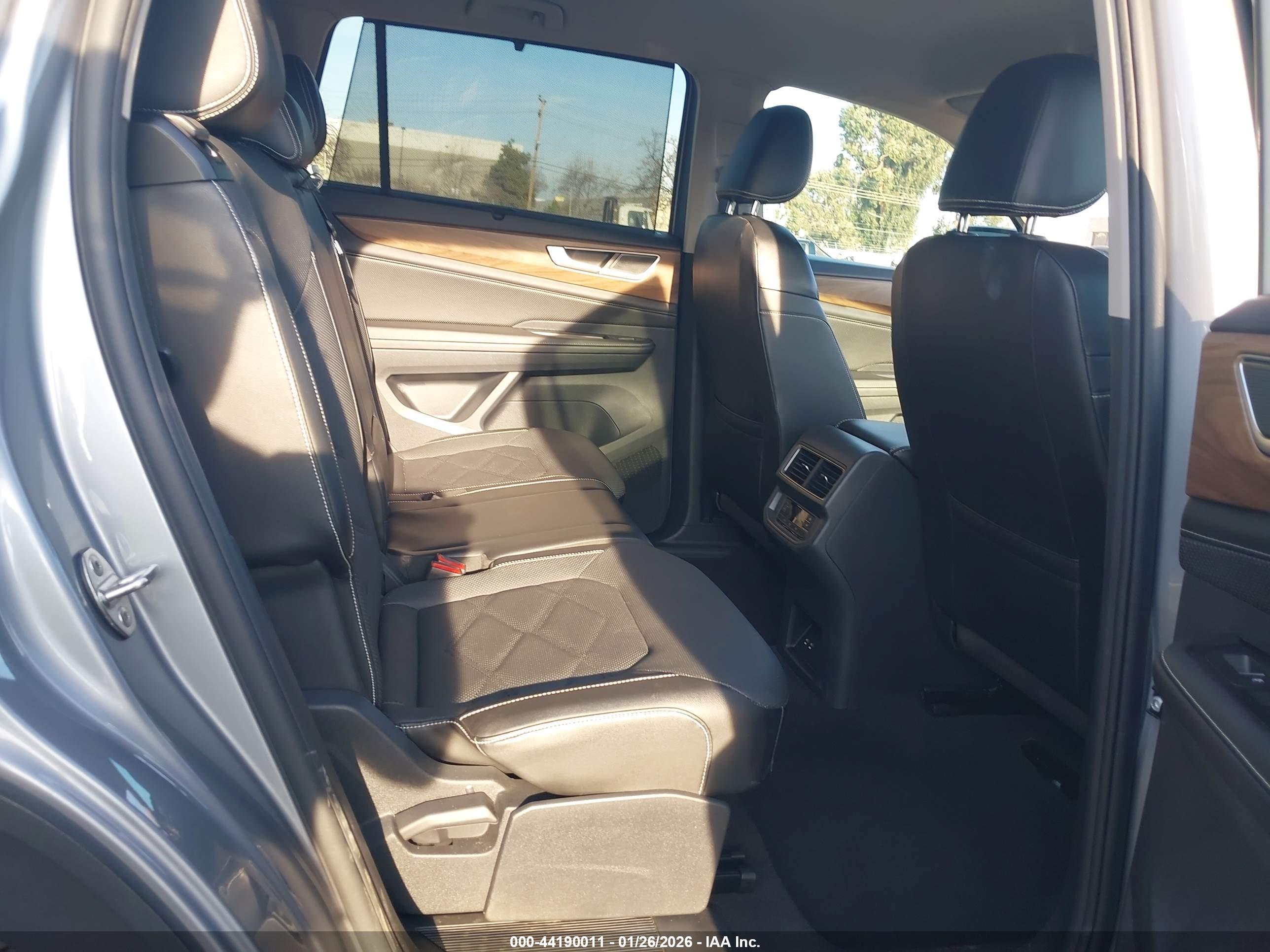 VOLKSWAGEN ATLAS image 8