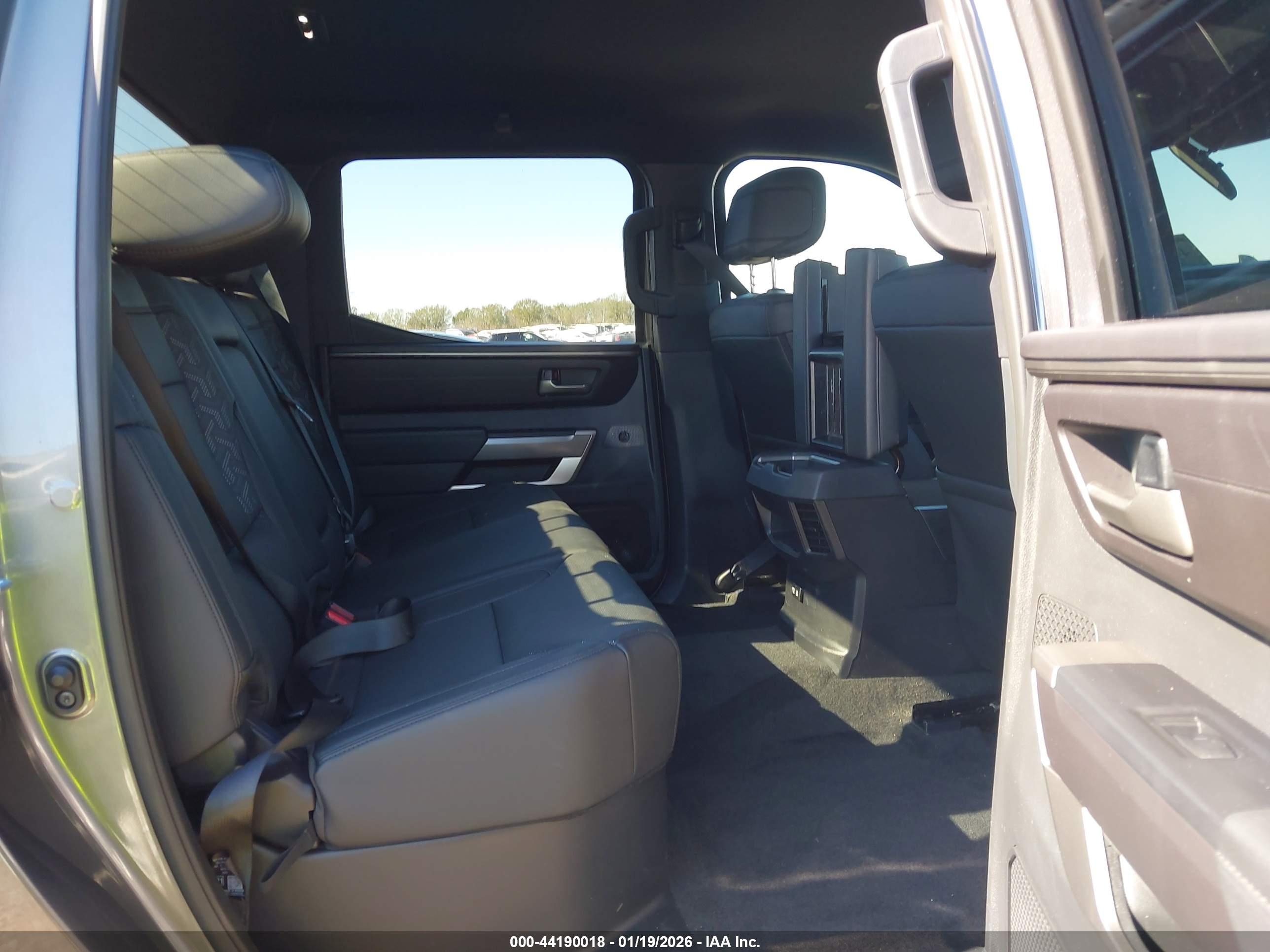 TOYOTA TUNDRA image 8