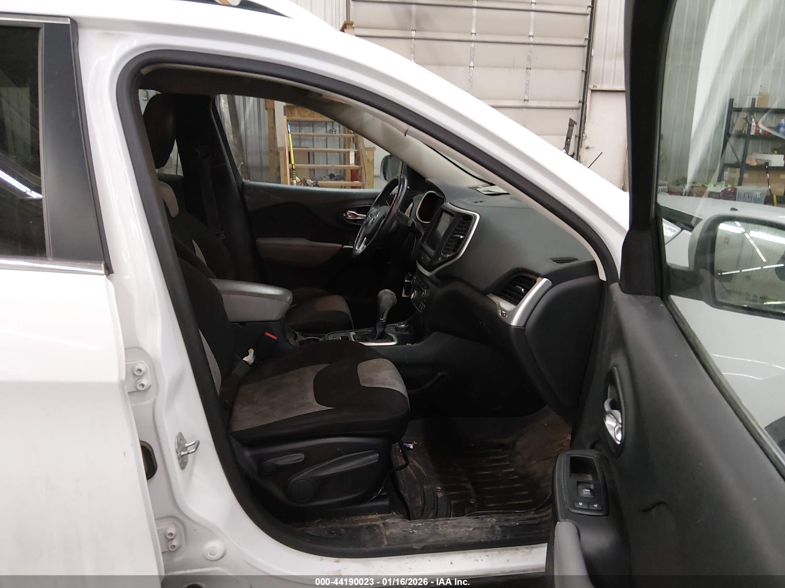 JEEP CHEROKEE image 5