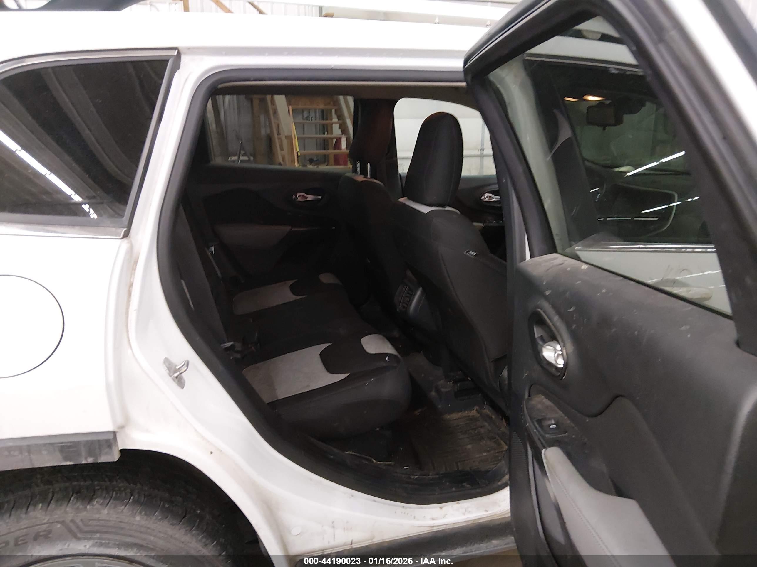 JEEP CHEROKEE image 8