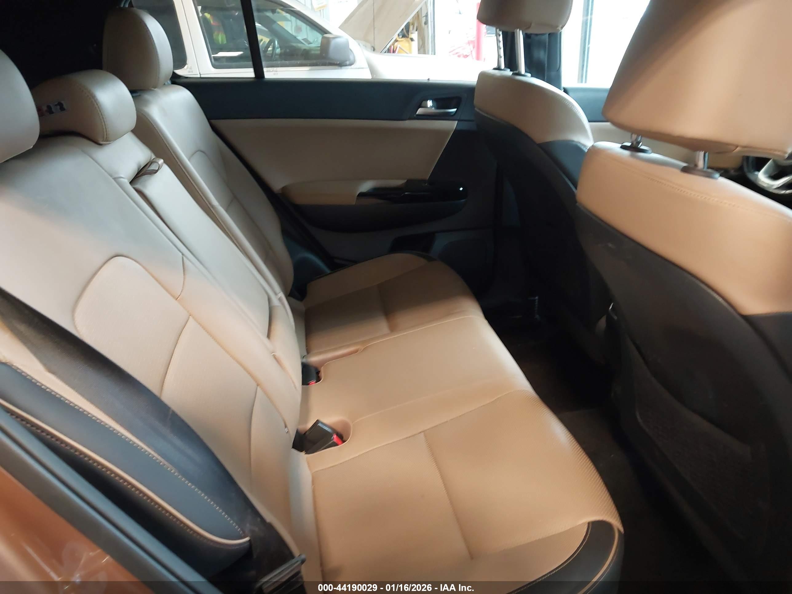 KIA SPORTAGE image 8