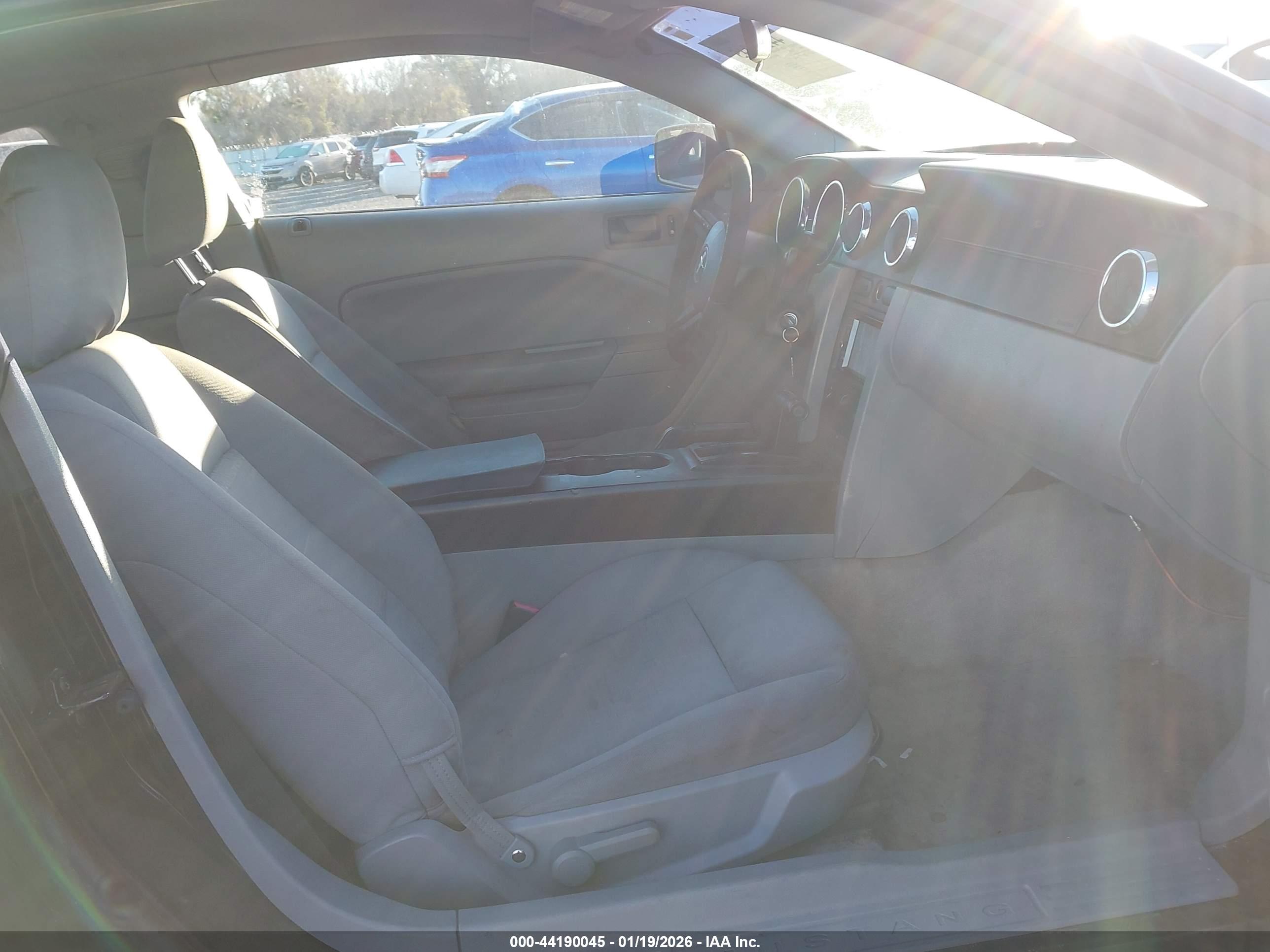 FORD MUSTANG image 5
