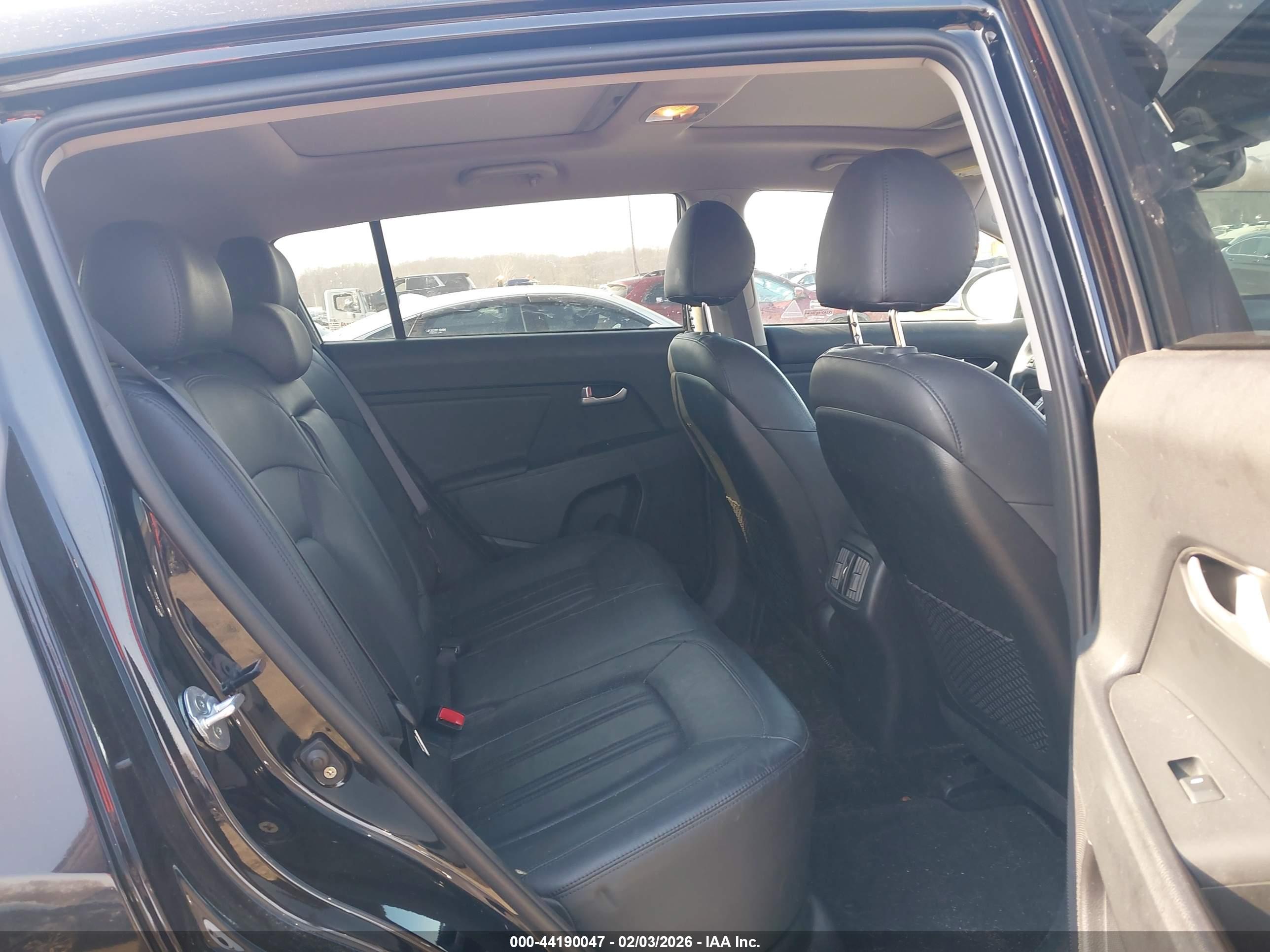 KIA SPORTAGE image 8