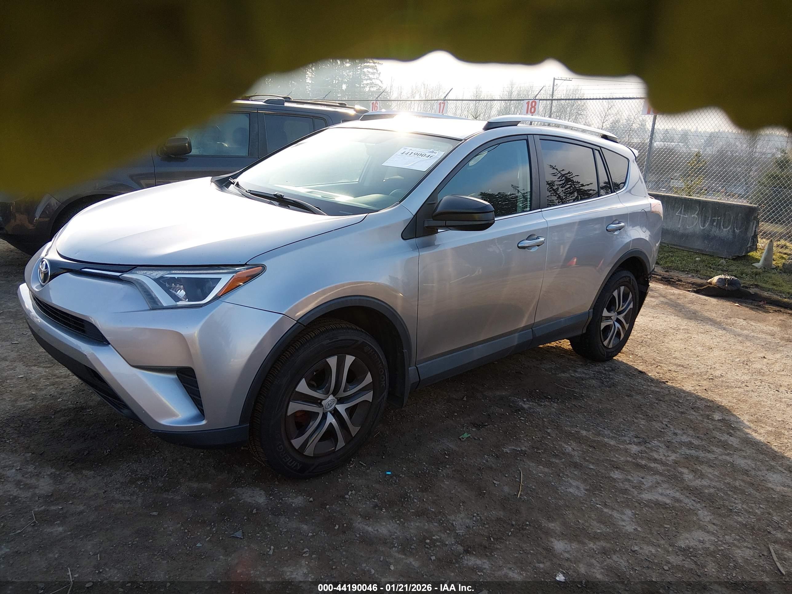 TOYOTA RAV4 image 2