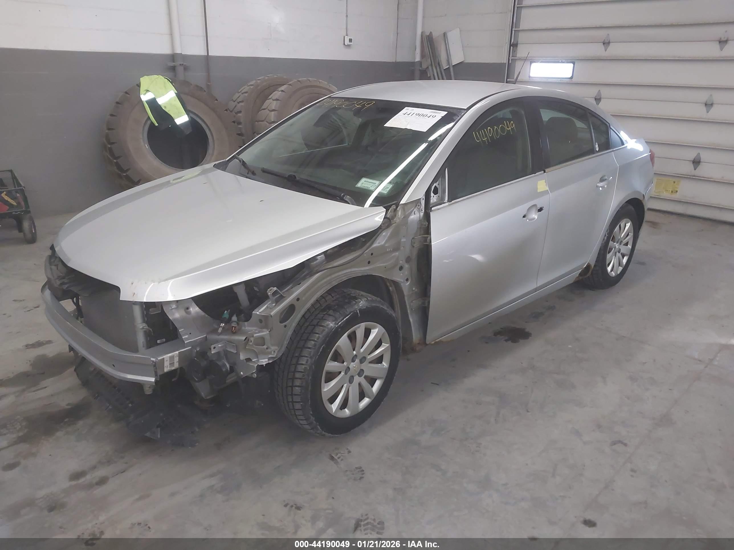 CHEVROLET CRUZE image 2