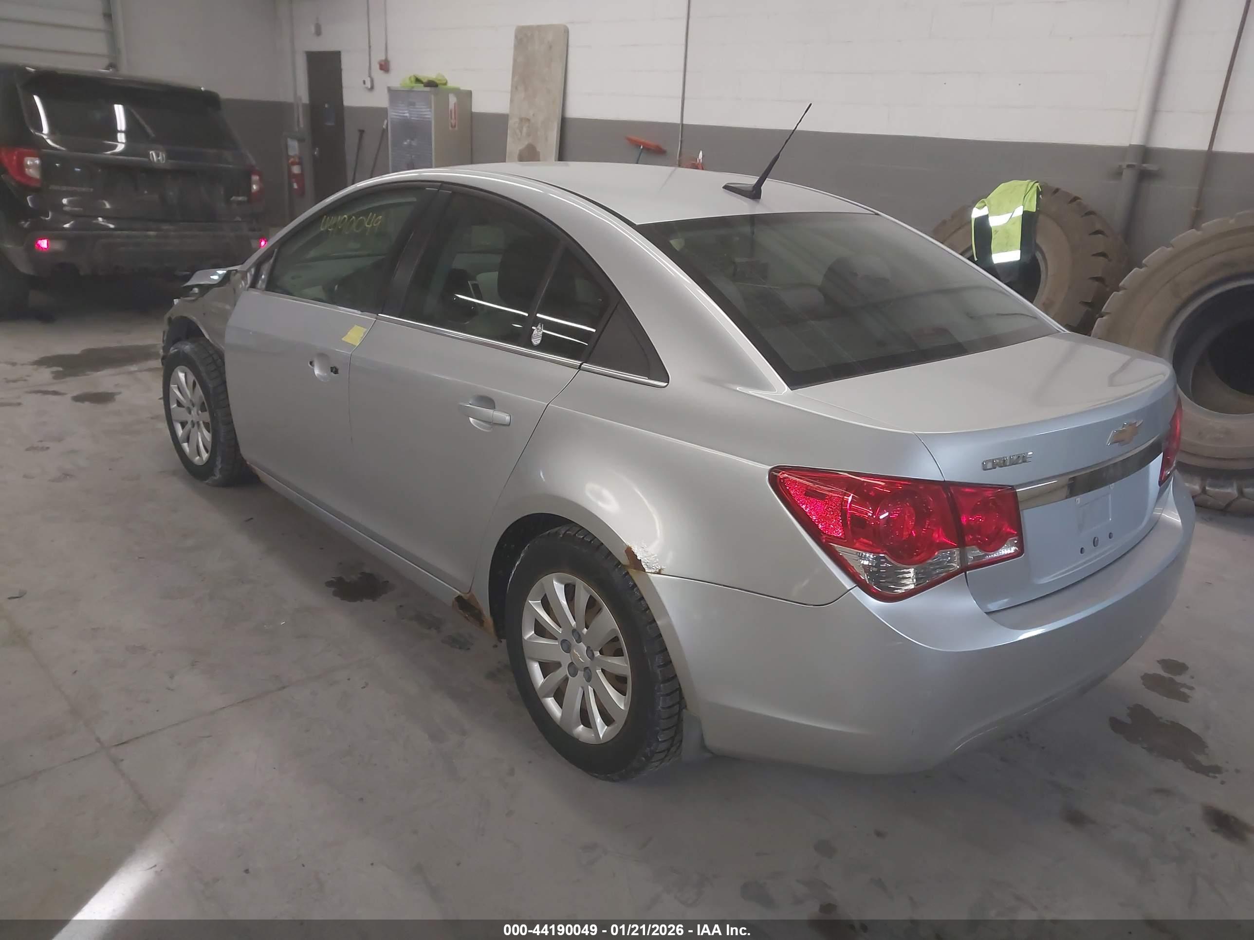 CHEVROLET CRUZE image 3