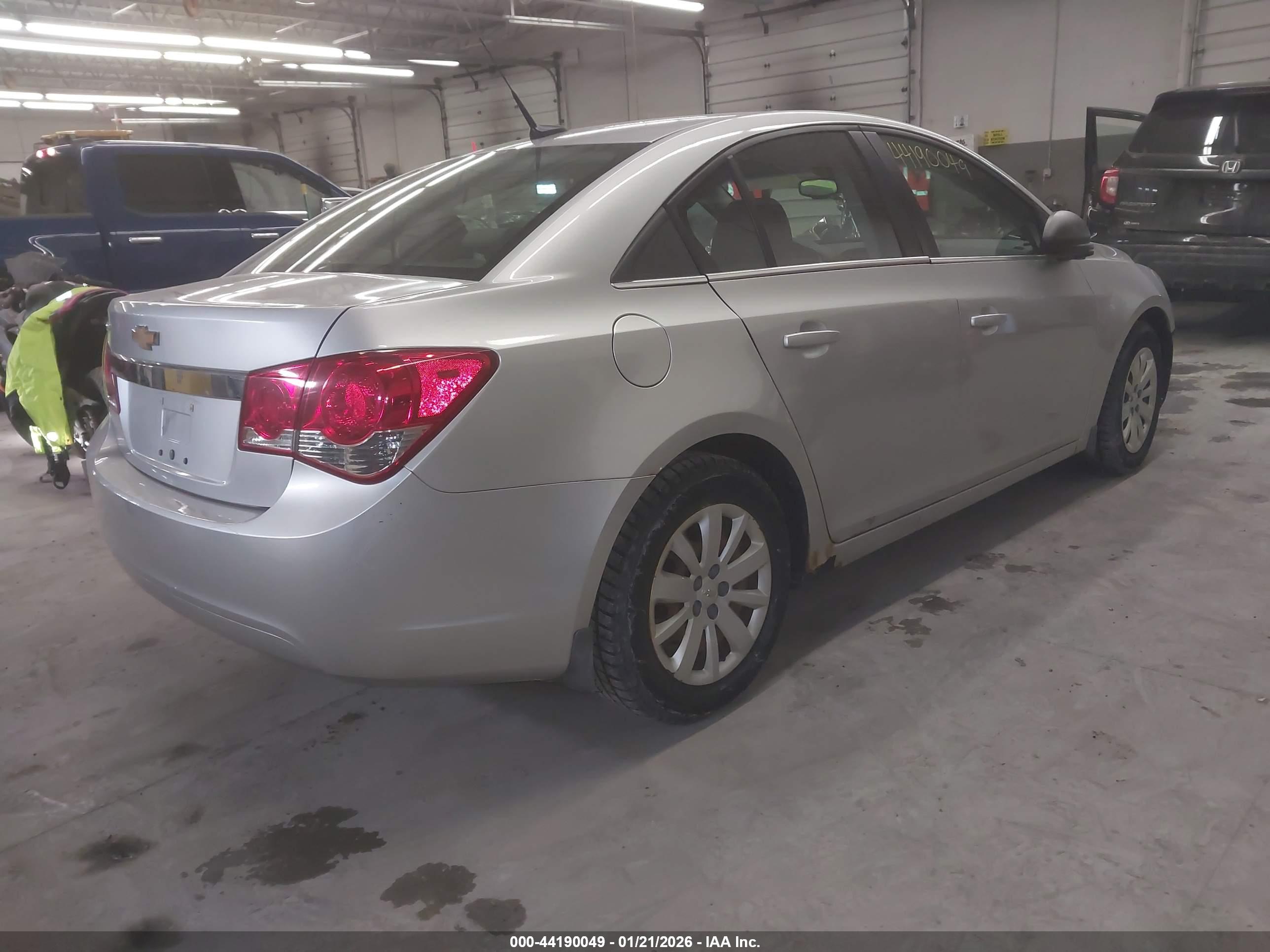 CHEVROLET CRUZE image 4
