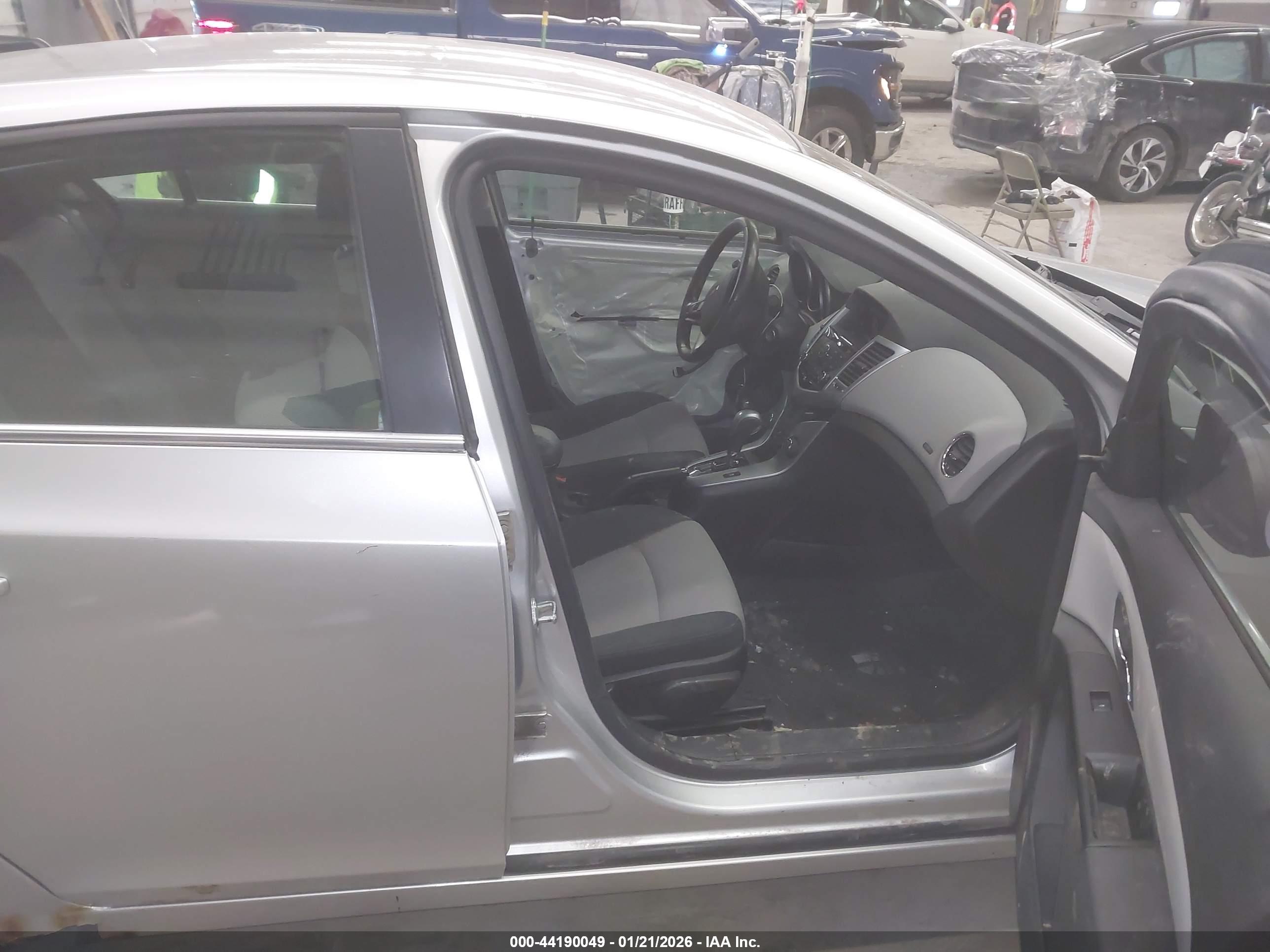 CHEVROLET CRUZE image 5
