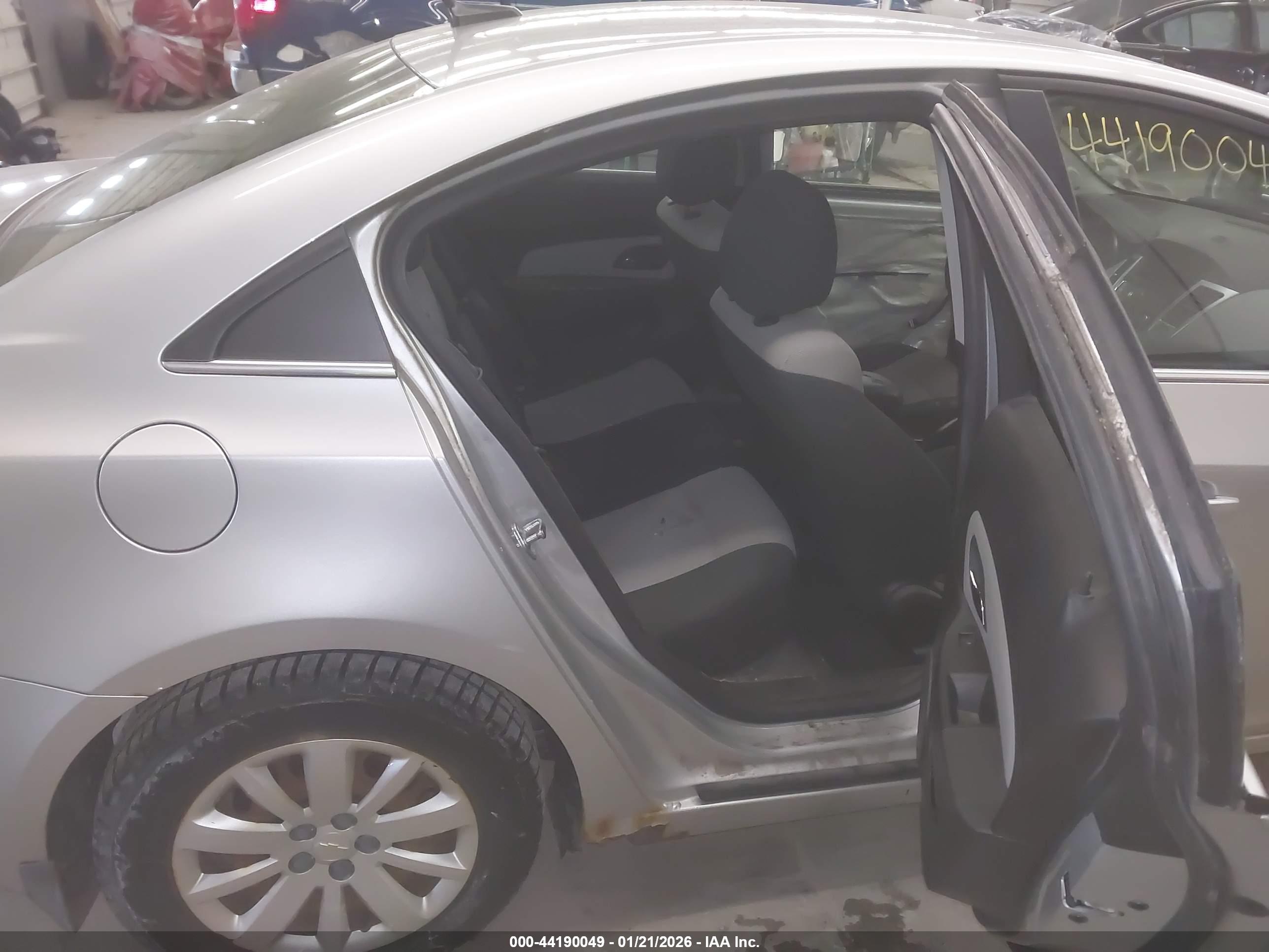 CHEVROLET CRUZE image 8