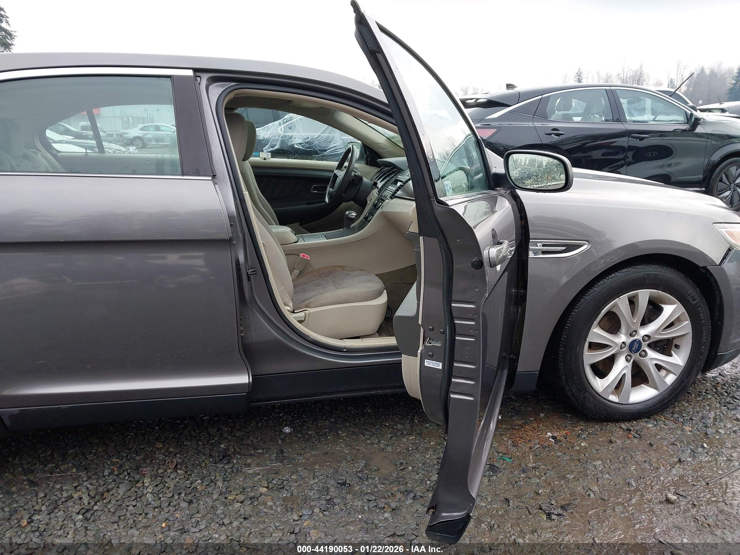 FORD TAURUS image 5