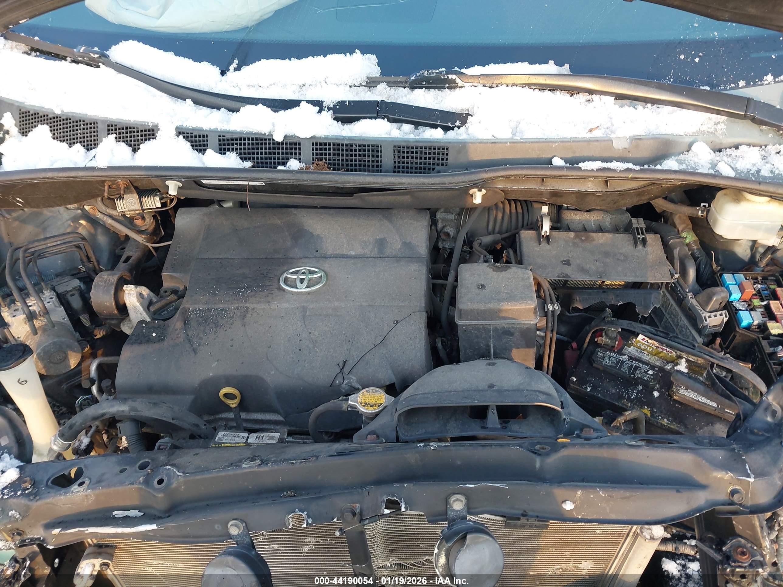 TOYOTA SIENNA image 10