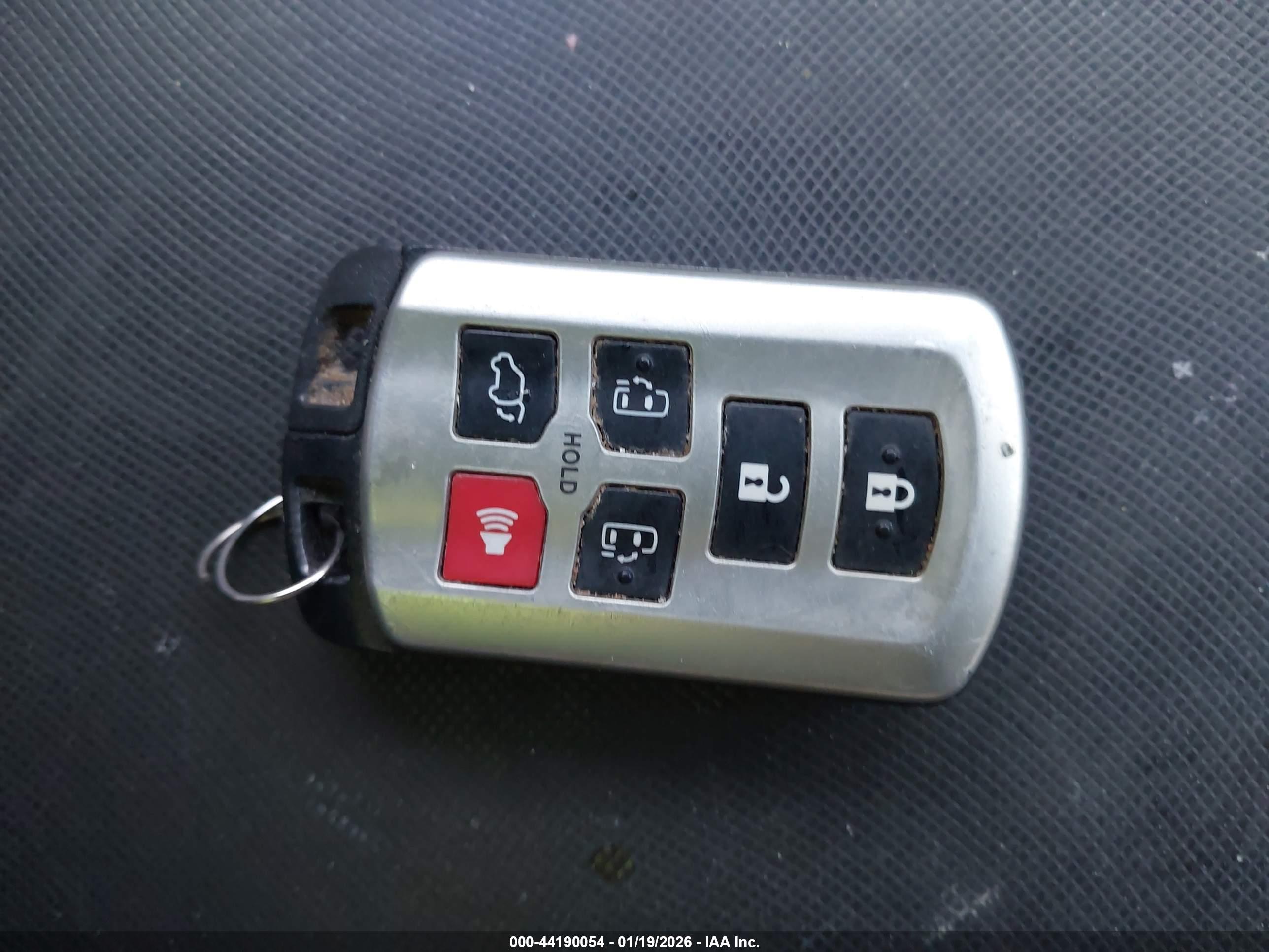 TOYOTA SIENNA image 11