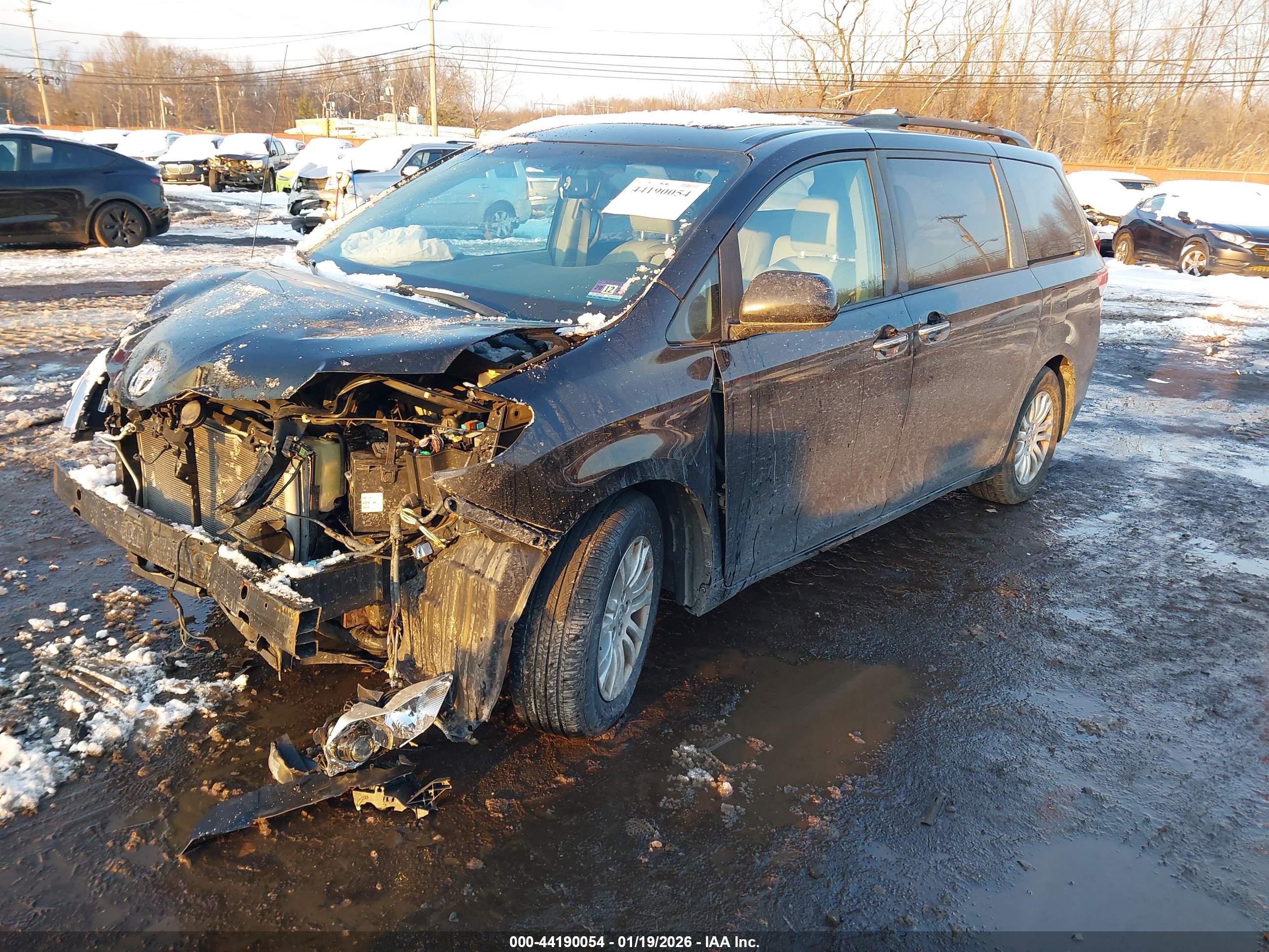 TOYOTA SIENNA image 6