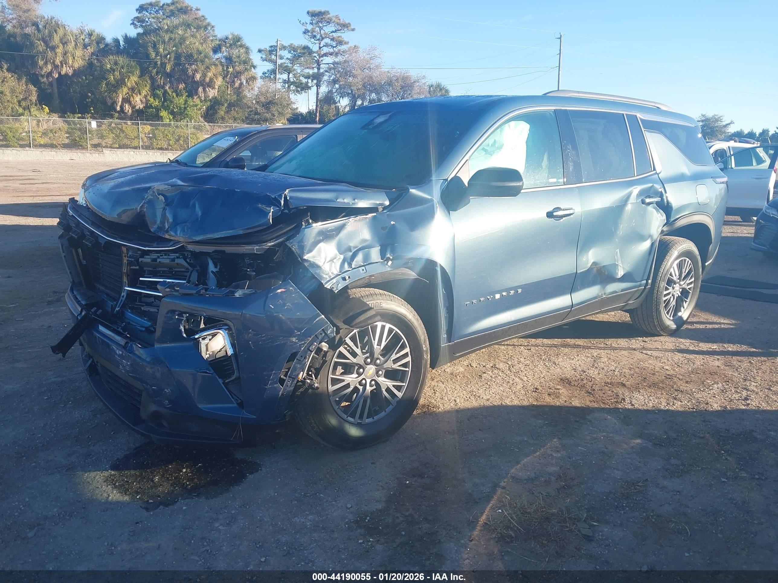 CHEVROLET TRAVERSE image 2