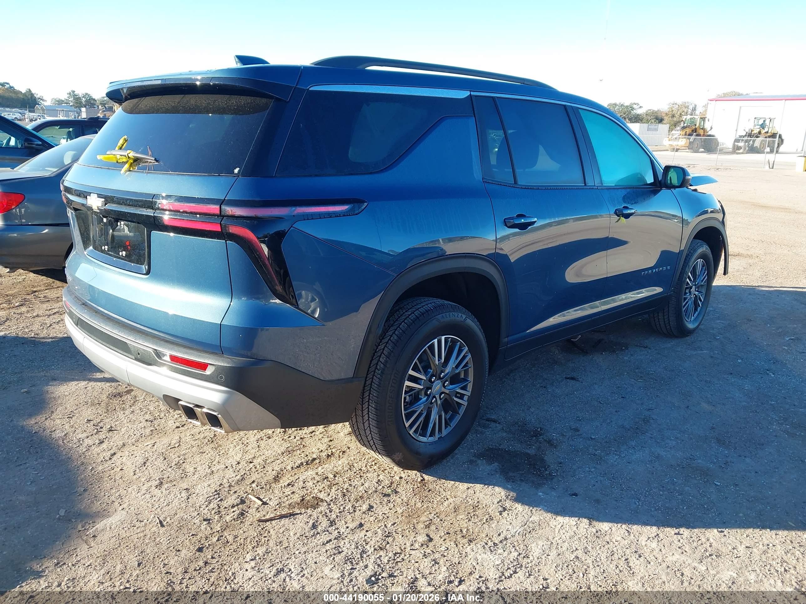 CHEVROLET TRAVERSE image 4