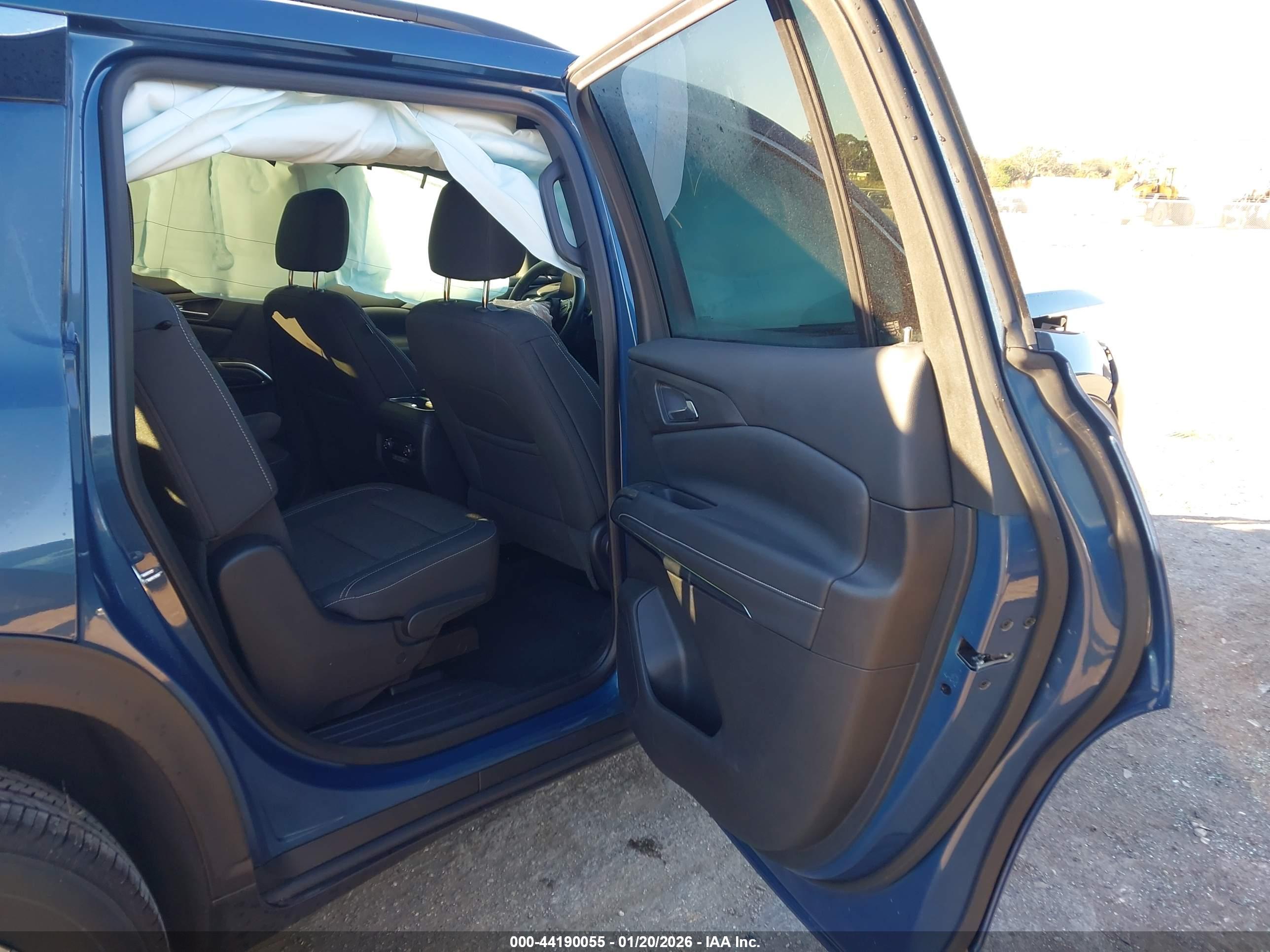 CHEVROLET TRAVERSE image 8