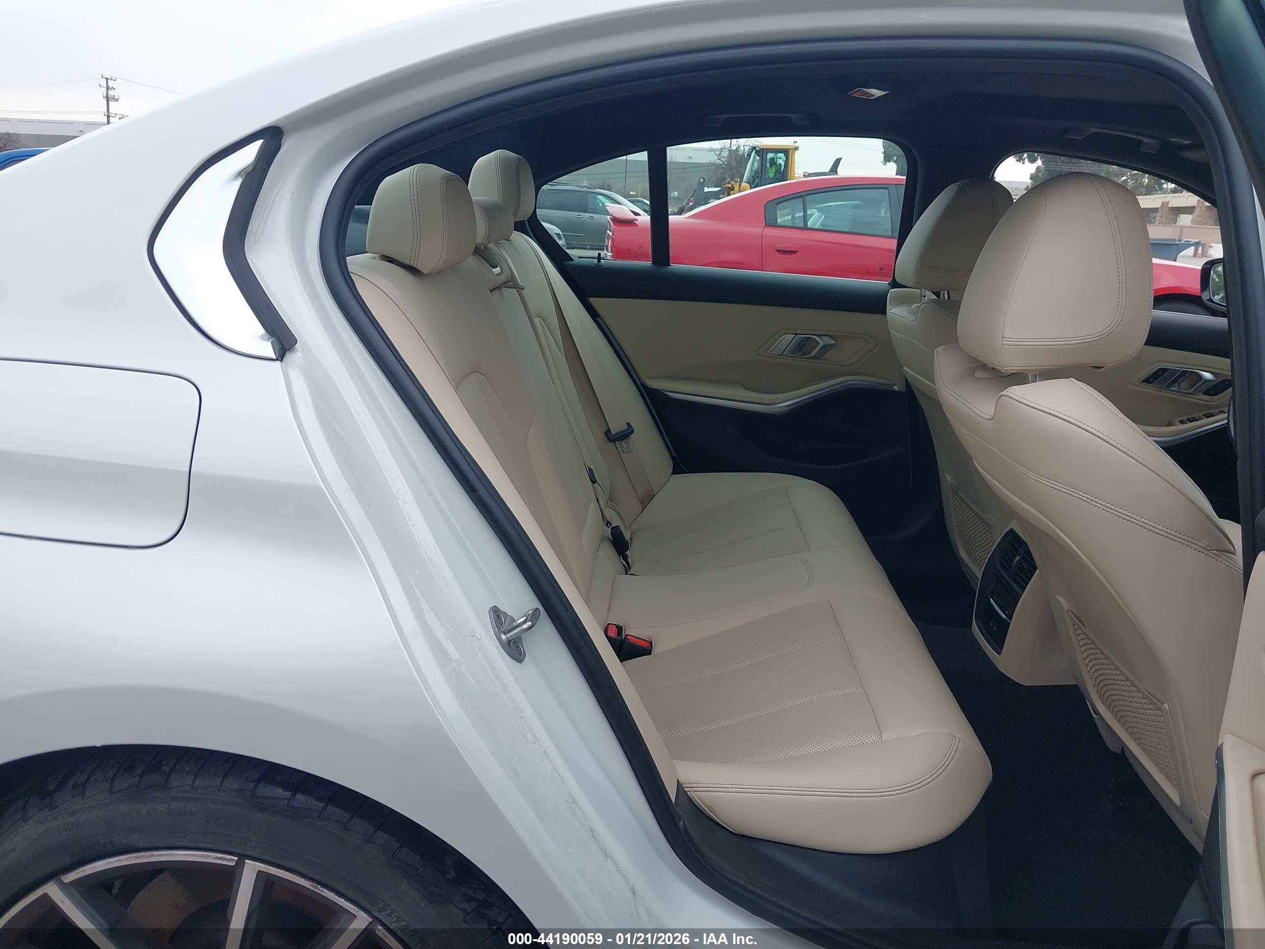 BMW 3 image 8