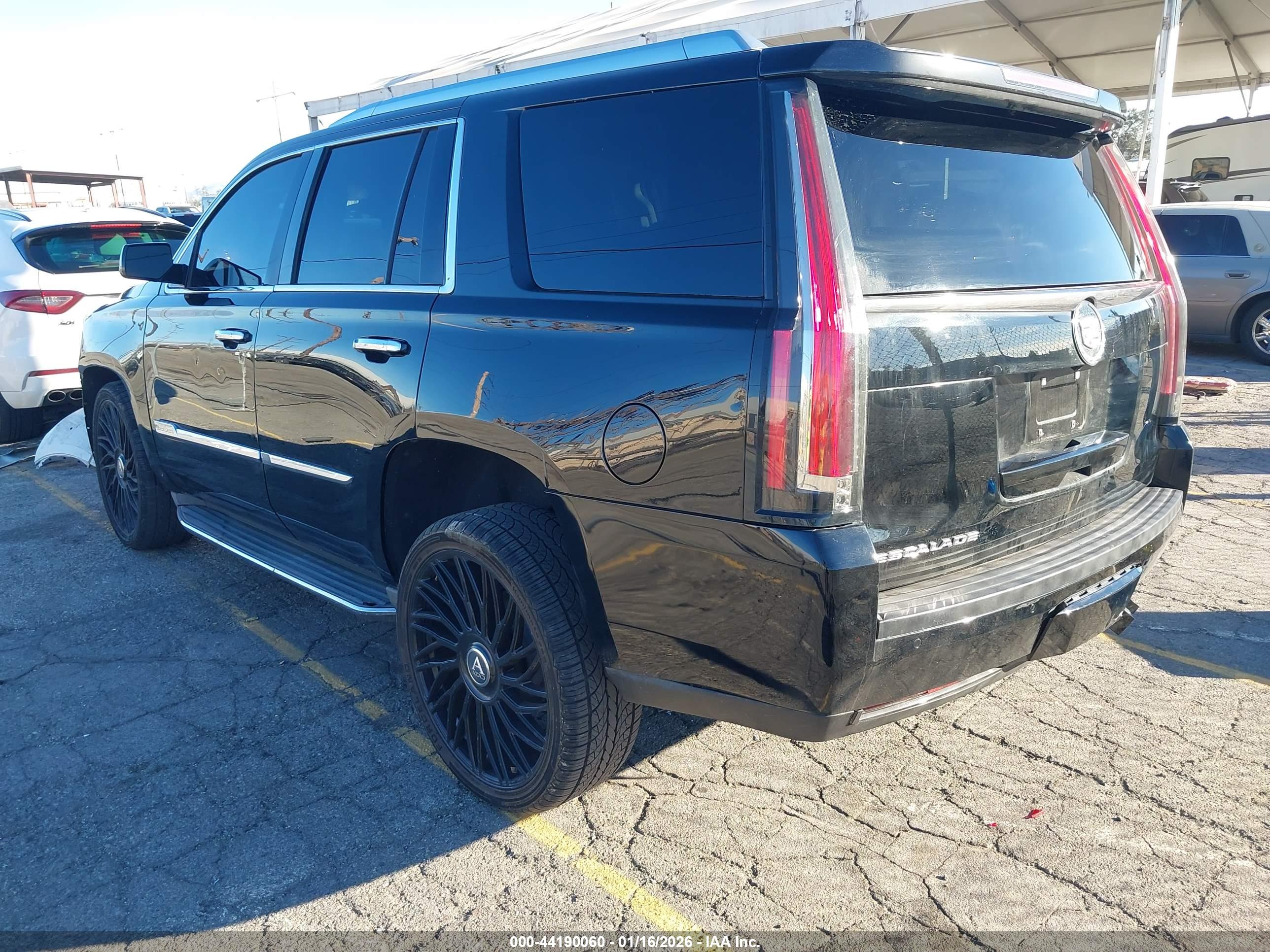 CADILLAC ESCALADE image 3