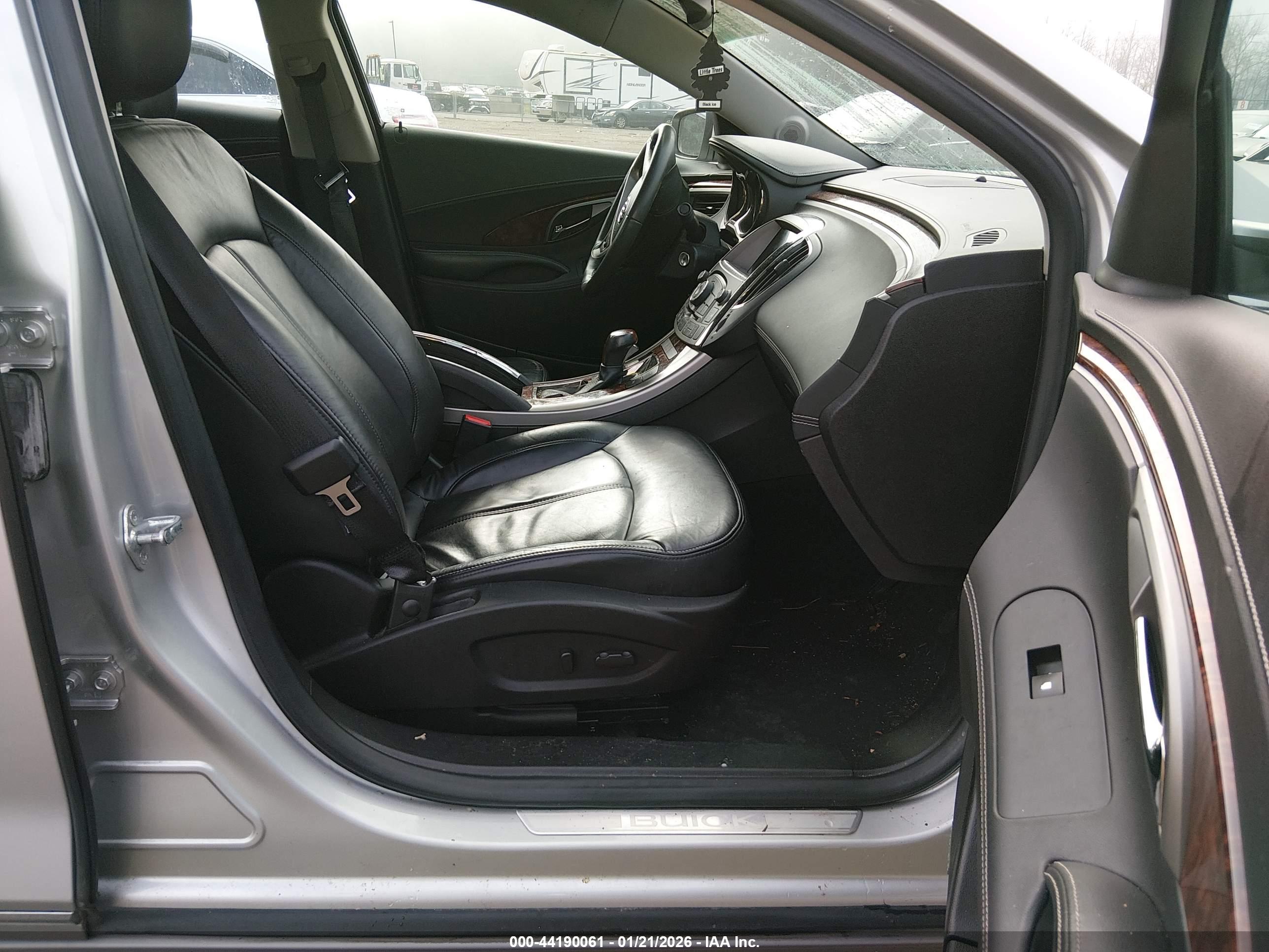 BUICK LACROSSE image 5