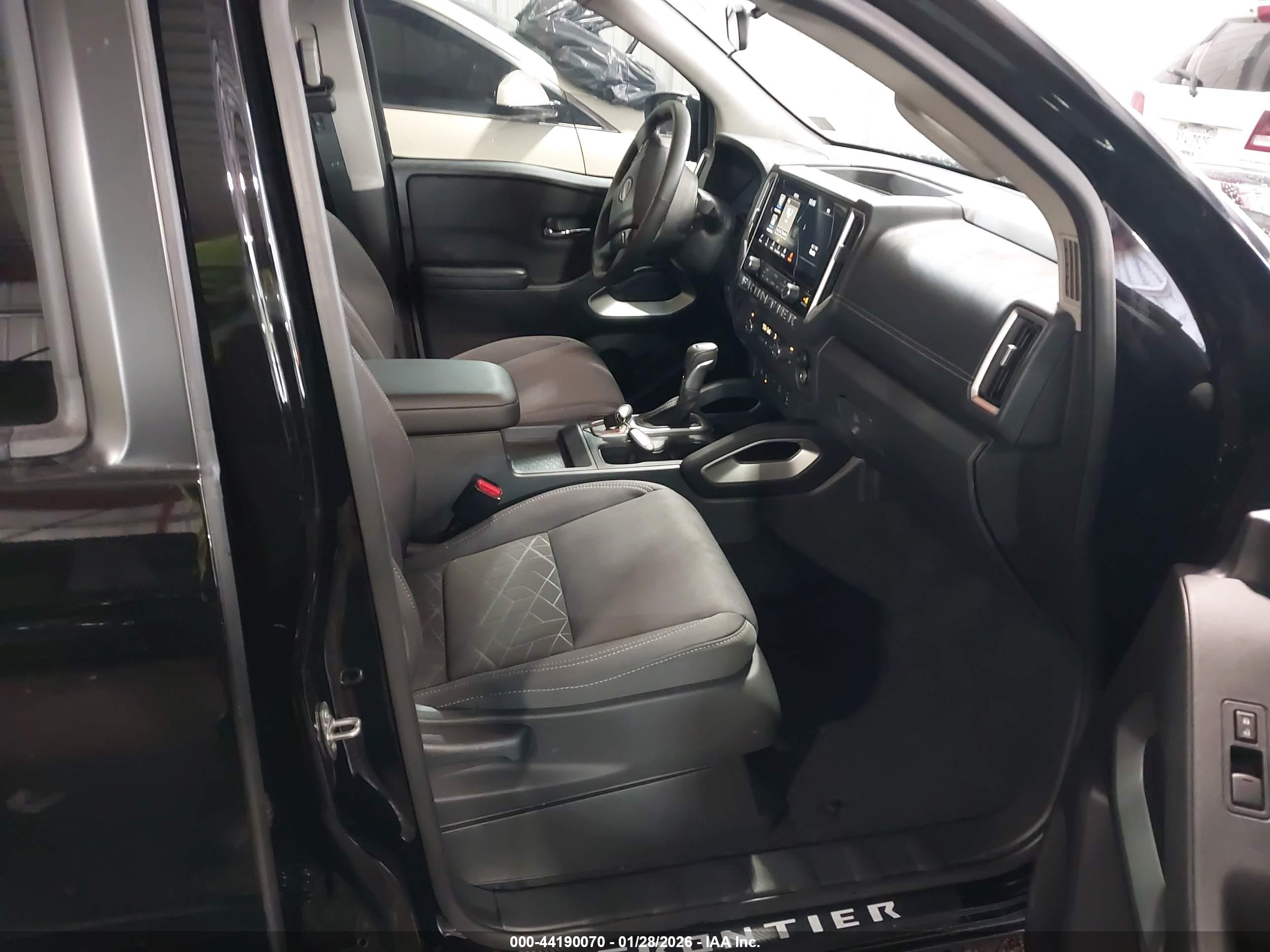 NISSAN FRONTIER image 5