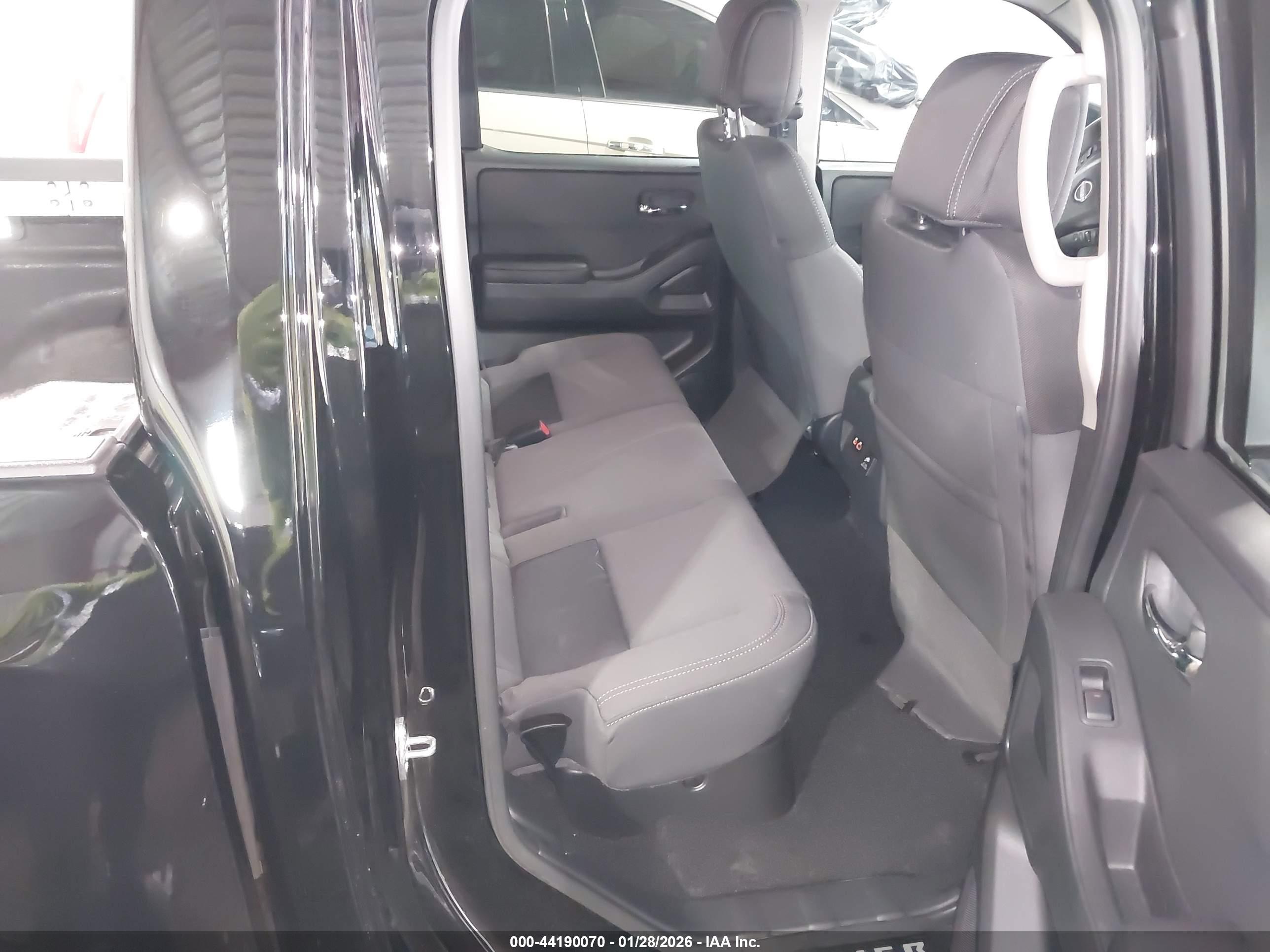 NISSAN FRONTIER image 8