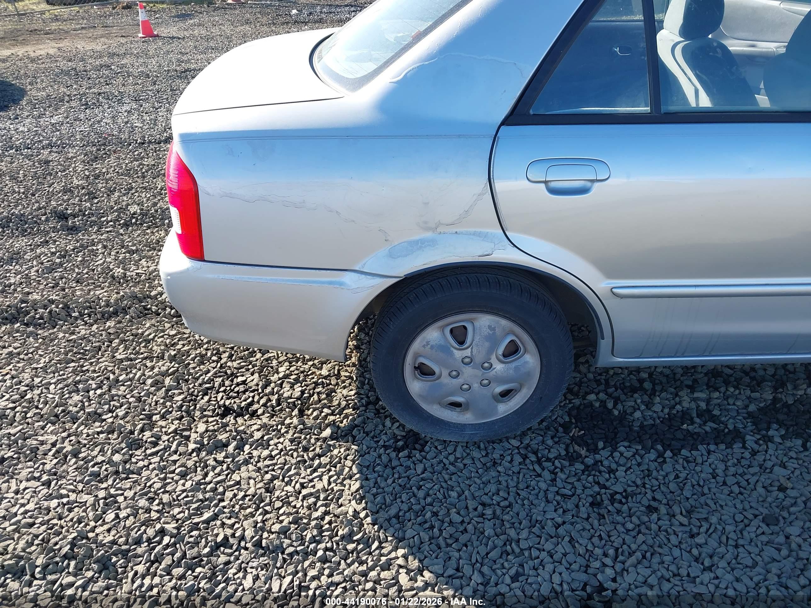 MAZDA PROTEGE image 6