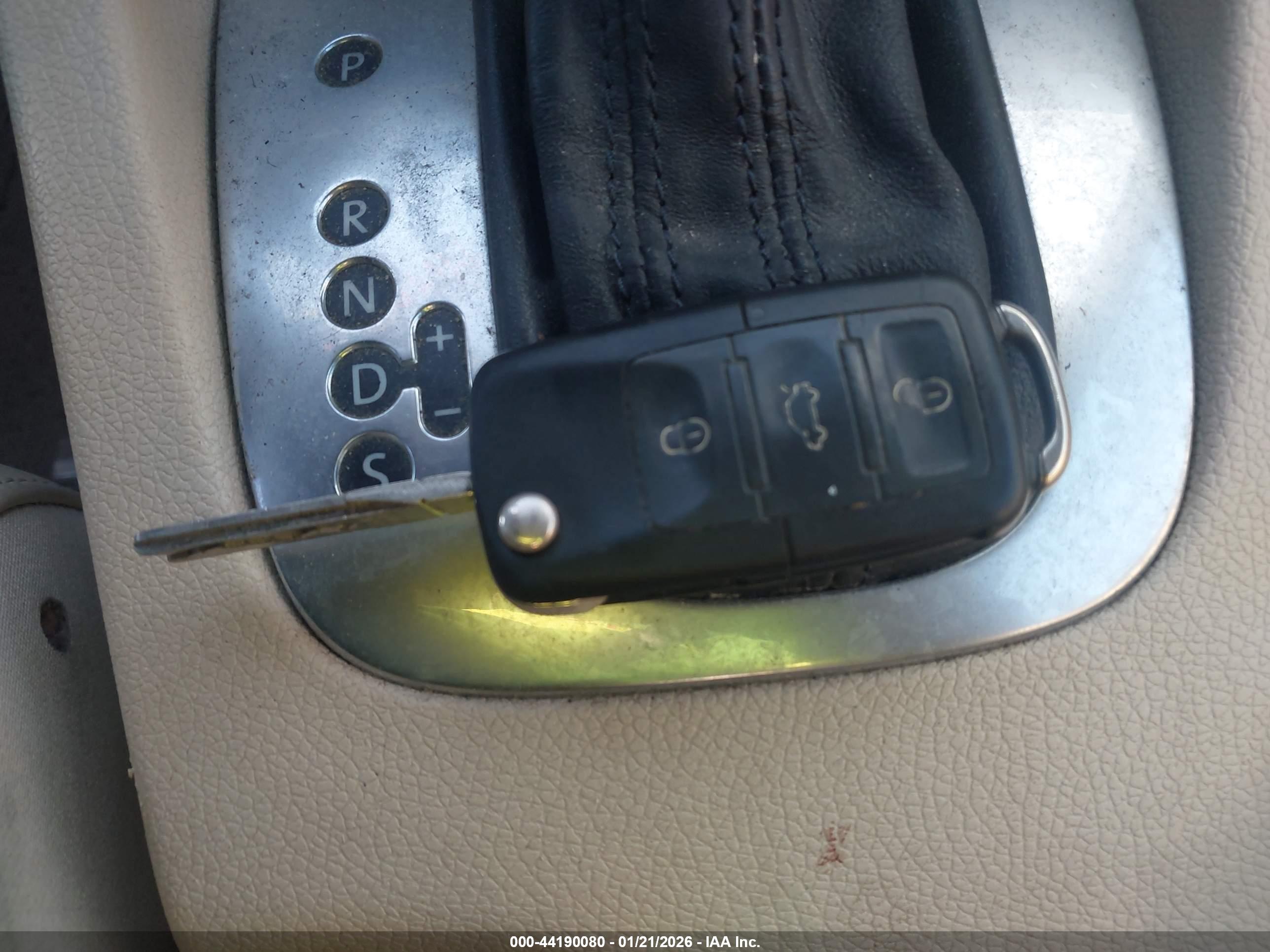 VOLKSWAGEN EOS image 11