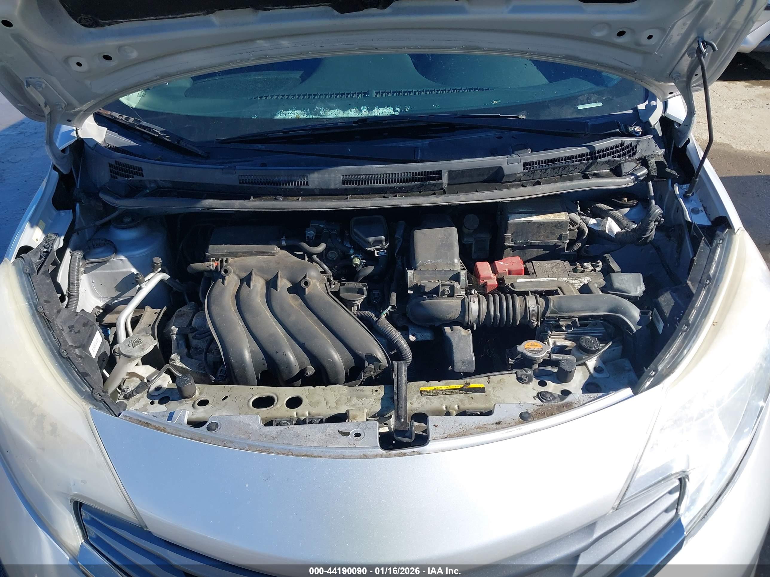 NISSAN VERSA image 10