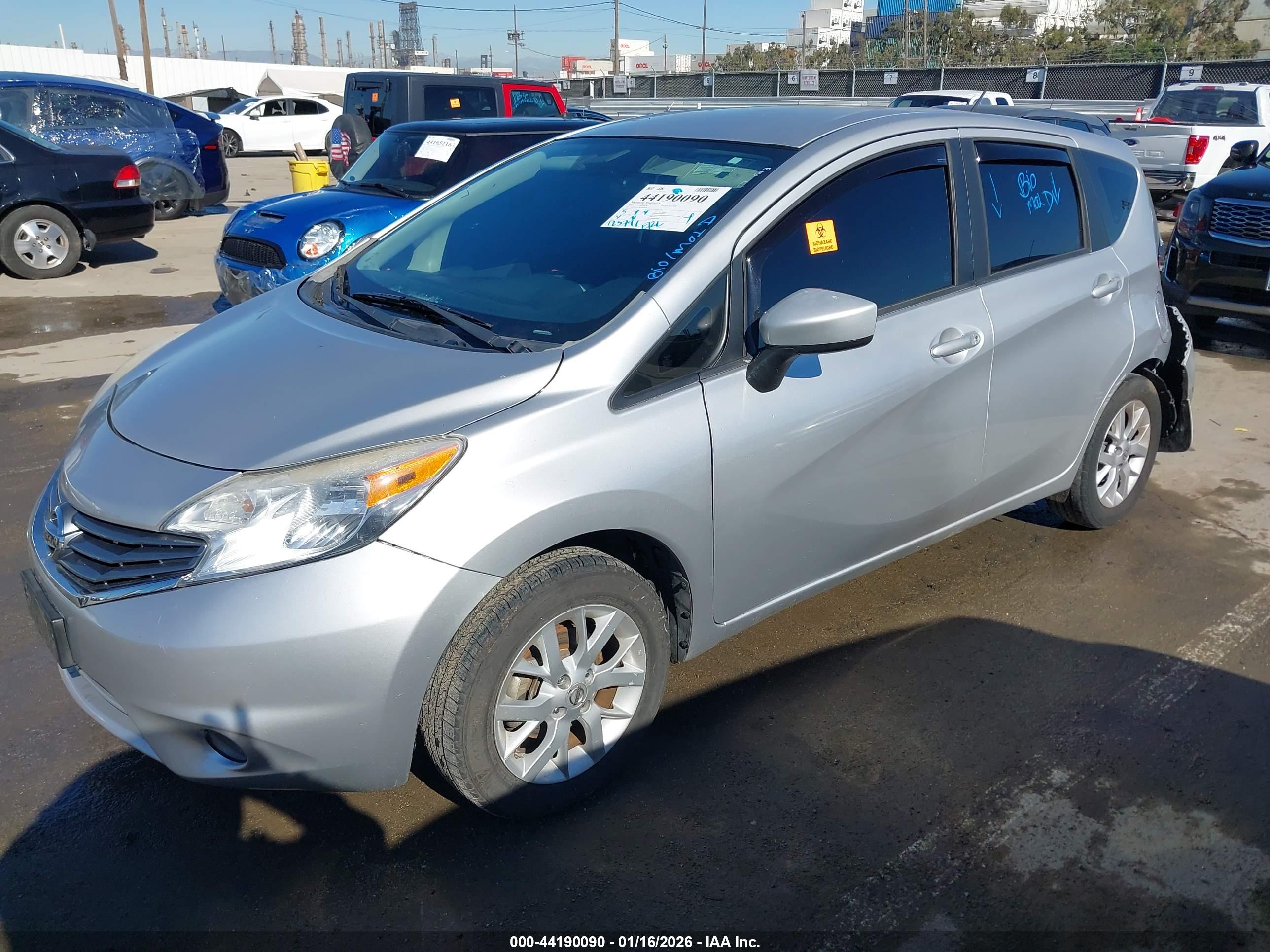 NISSAN VERSA image 2