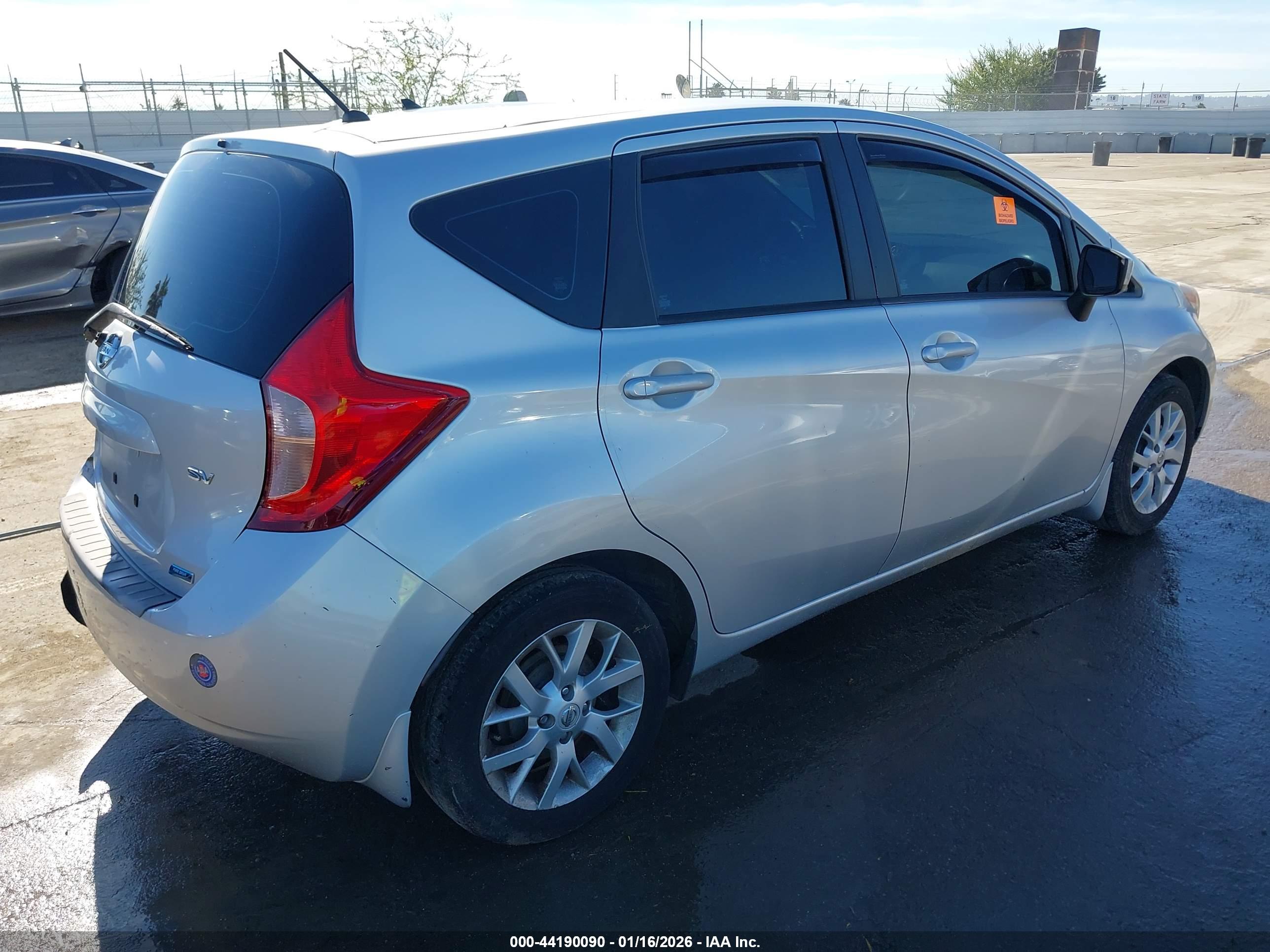NISSAN VERSA image 4