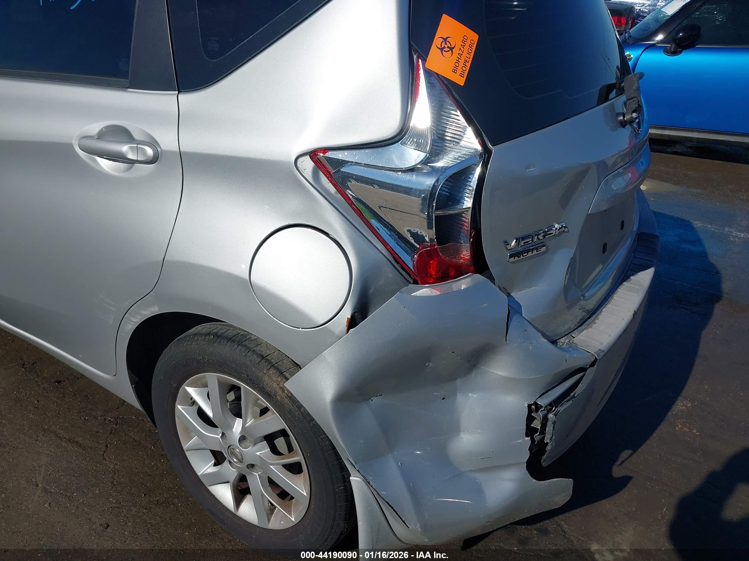 NISSAN VERSA image 6