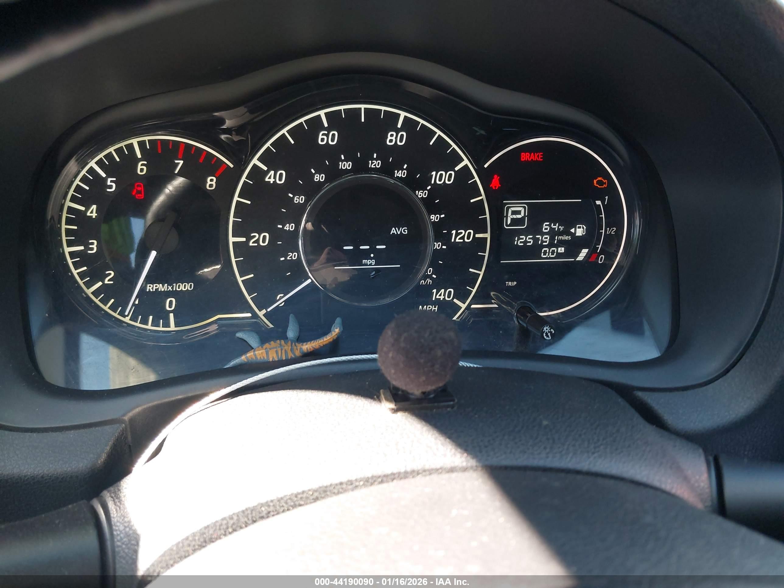 NISSAN VERSA image 7